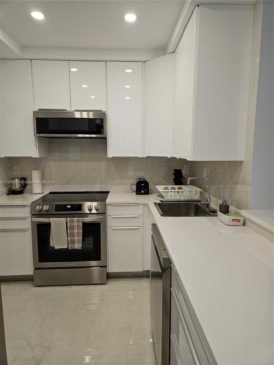 Small Image of 5601 COLLINS AVE #1605, Miami Beach Number 5