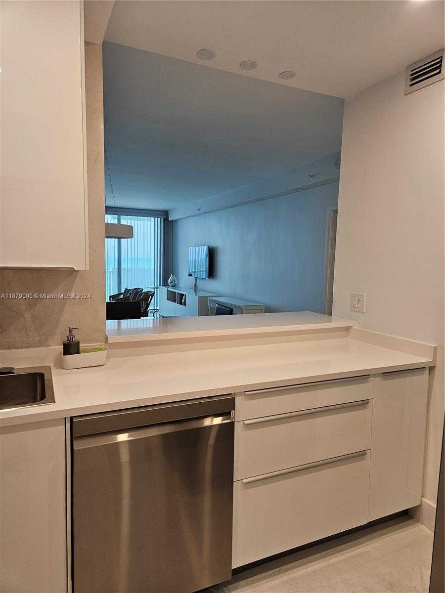 Small Image of 5601 COLLINS AVE #1605, Miami Beach Number 6