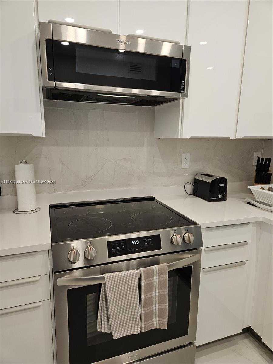 Small Image of 5601 COLLINS AVE #1605, Miami Beach Number 7