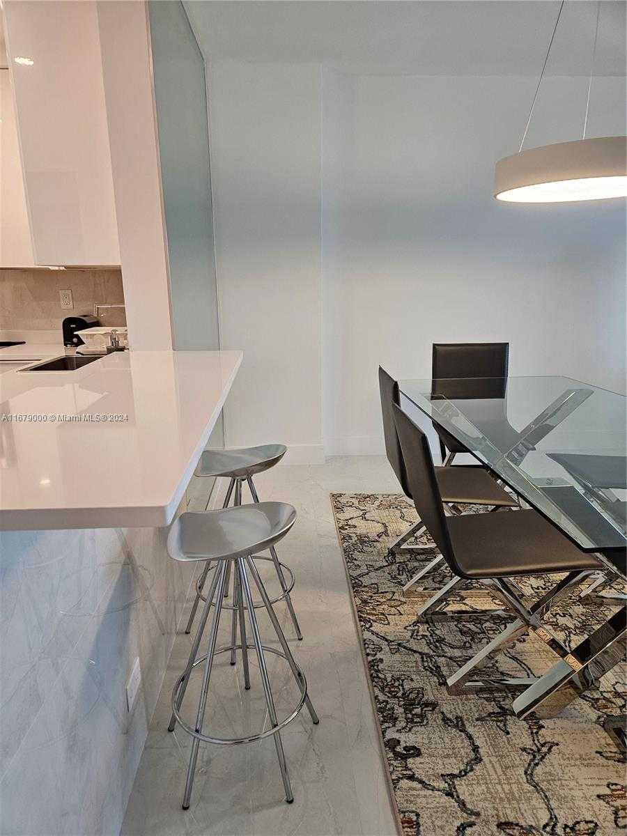 Small Image of 5601 COLLINS AVE #1605, Miami Beach Number 8