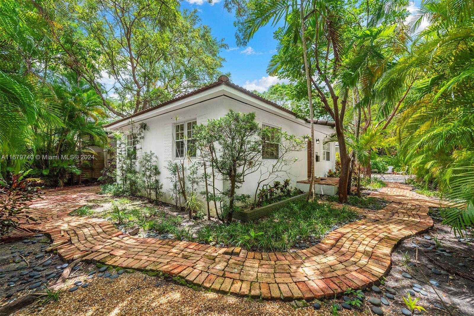 Small Image of 2560 INAGUA AVE, Miami Number 11