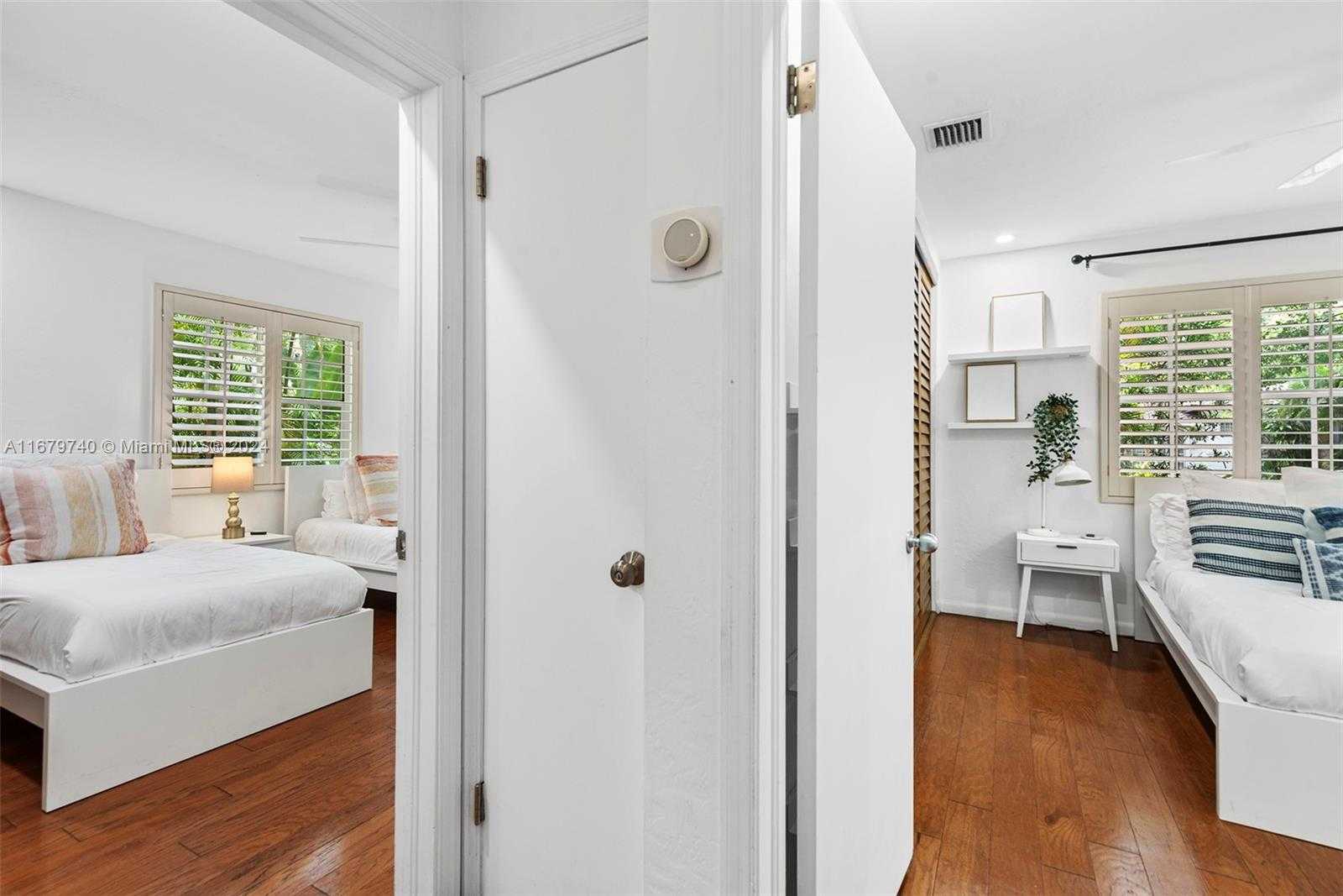 Small Image of 2560 INAGUA AVE, Miami Number 15