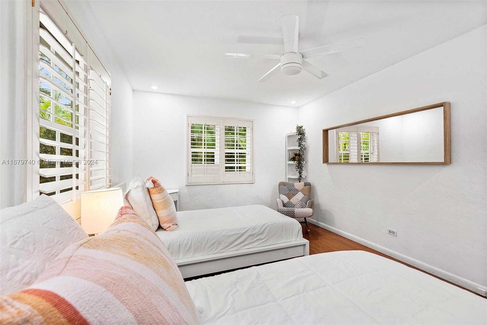 Small Image of 2560 INAGUA AVE, Miami Number 16