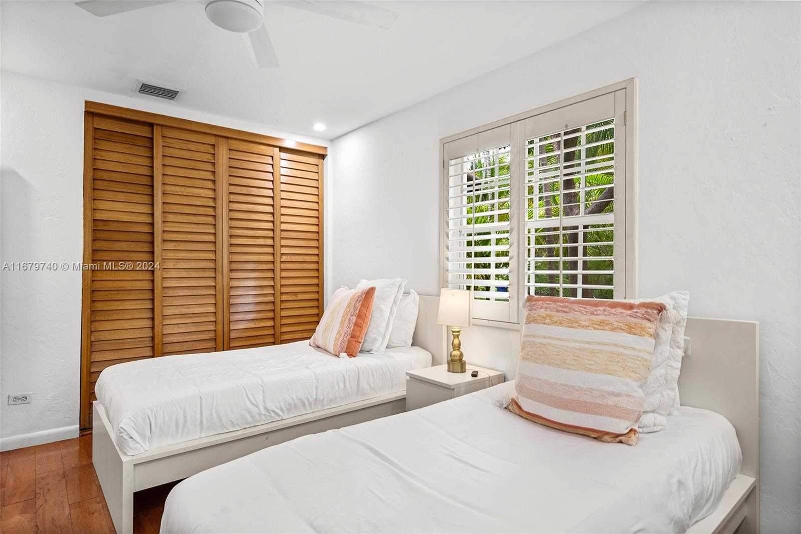 Small Image of 2560 INAGUA AVE, Miami Number 17