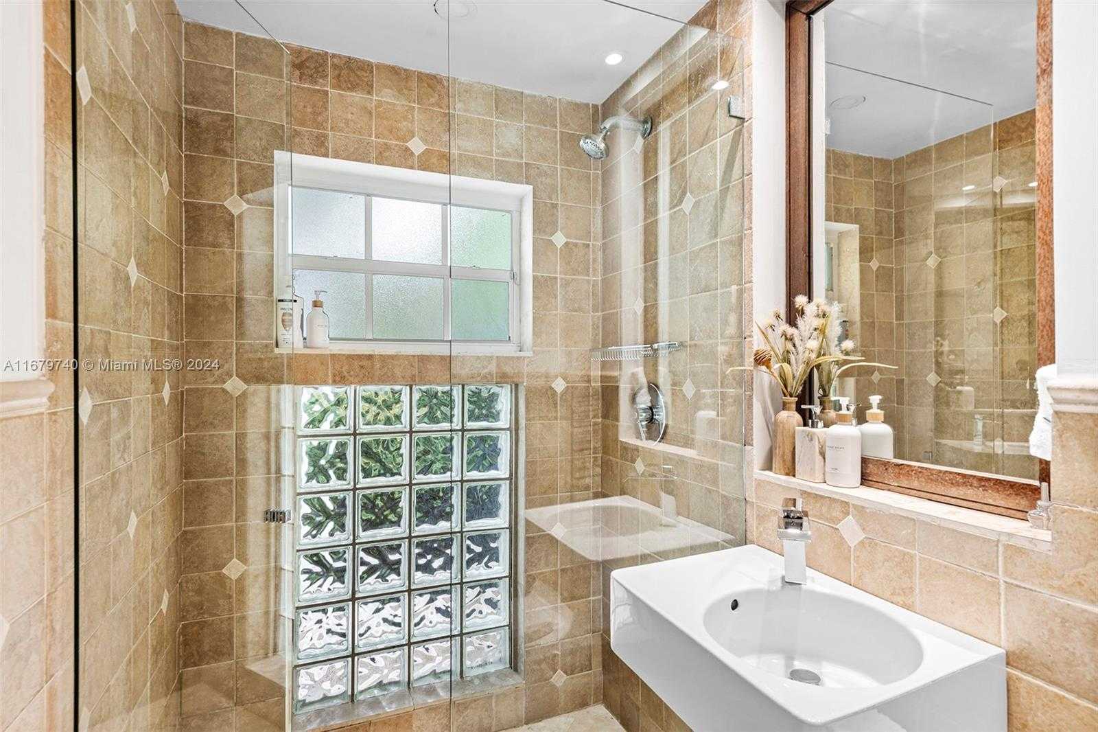 Small Image of 2560 INAGUA AVE, Miami Number 18