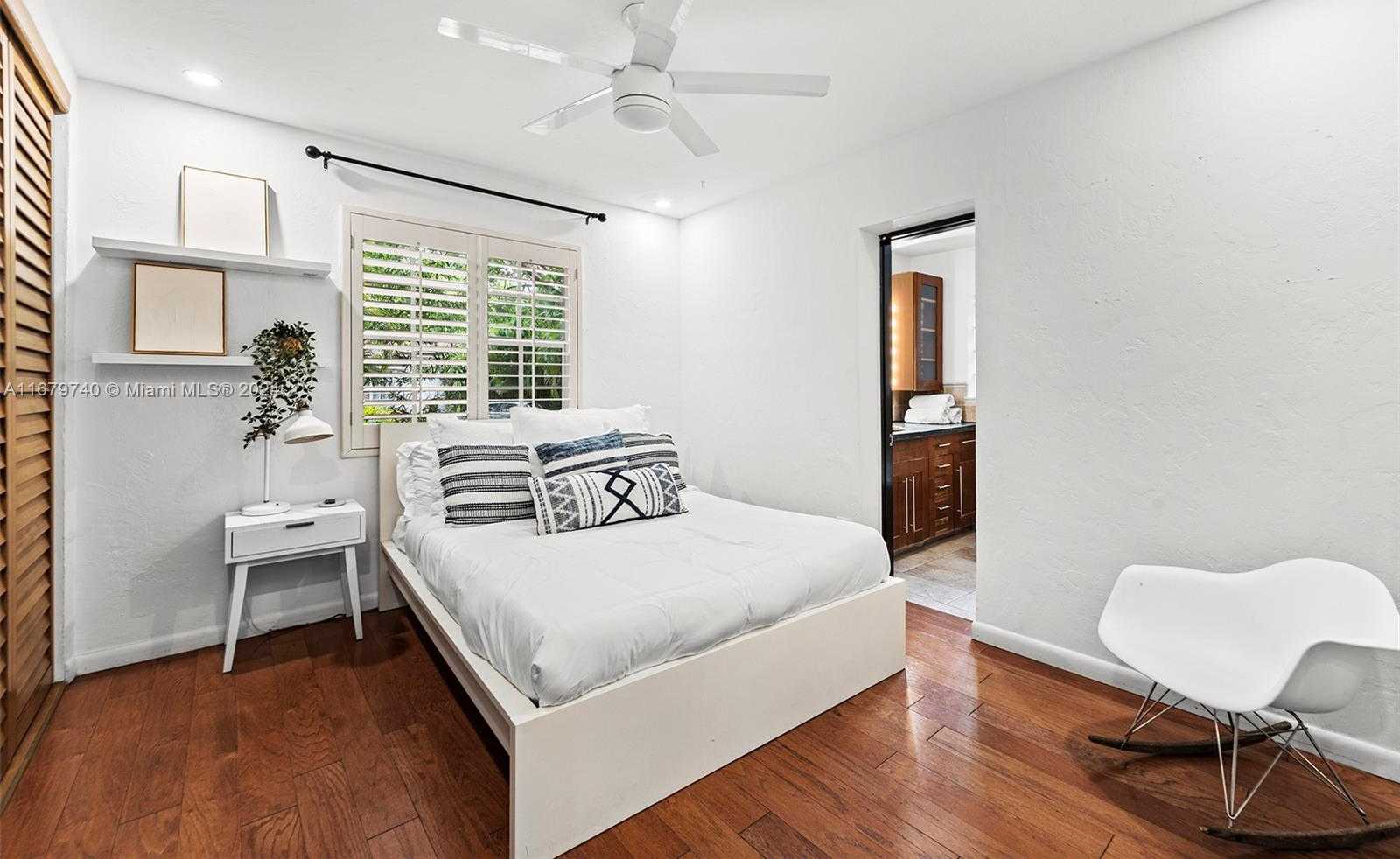 Small Image of 2560 INAGUA AVE, Miami Number 19