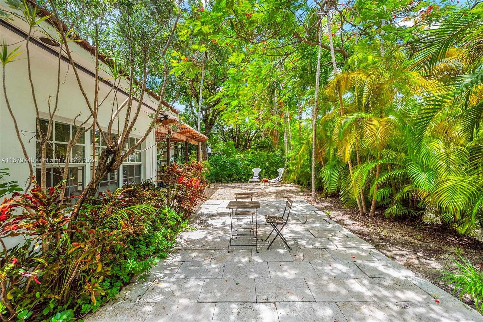 Small Image of 2560 INAGUA AVE, Miami Number 2
