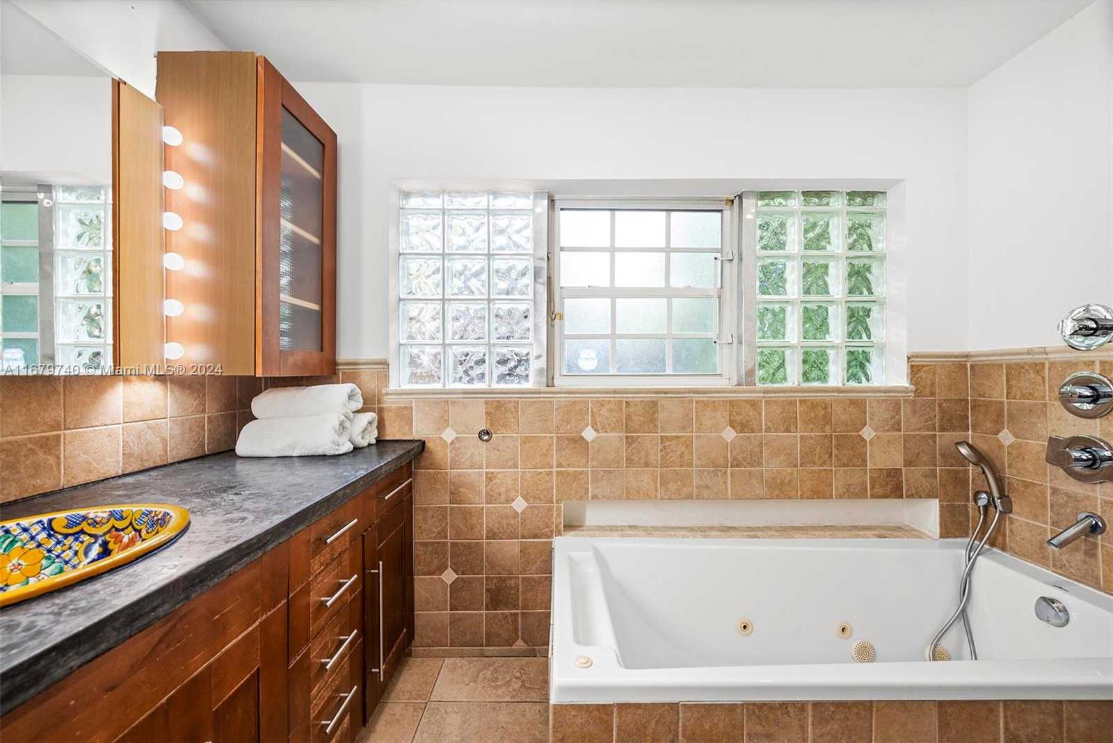 Small Image of 2560 INAGUA AVE, Miami Number 22