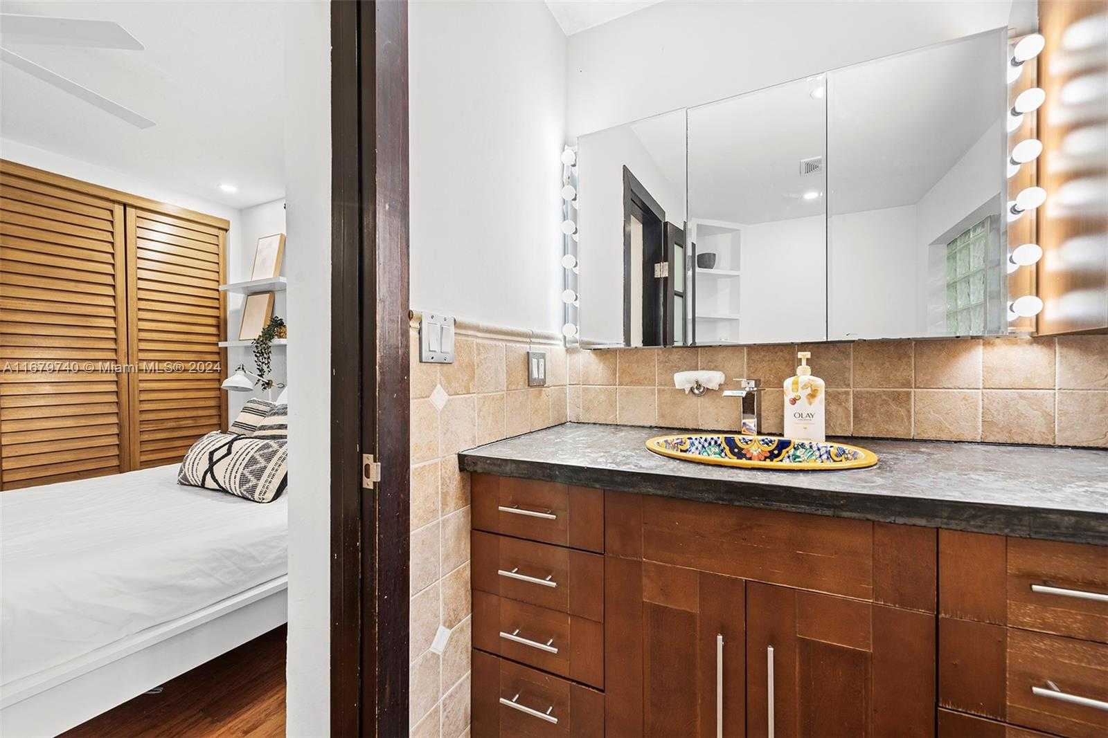 Small Image of 2560 INAGUA AVE, Miami Number 23