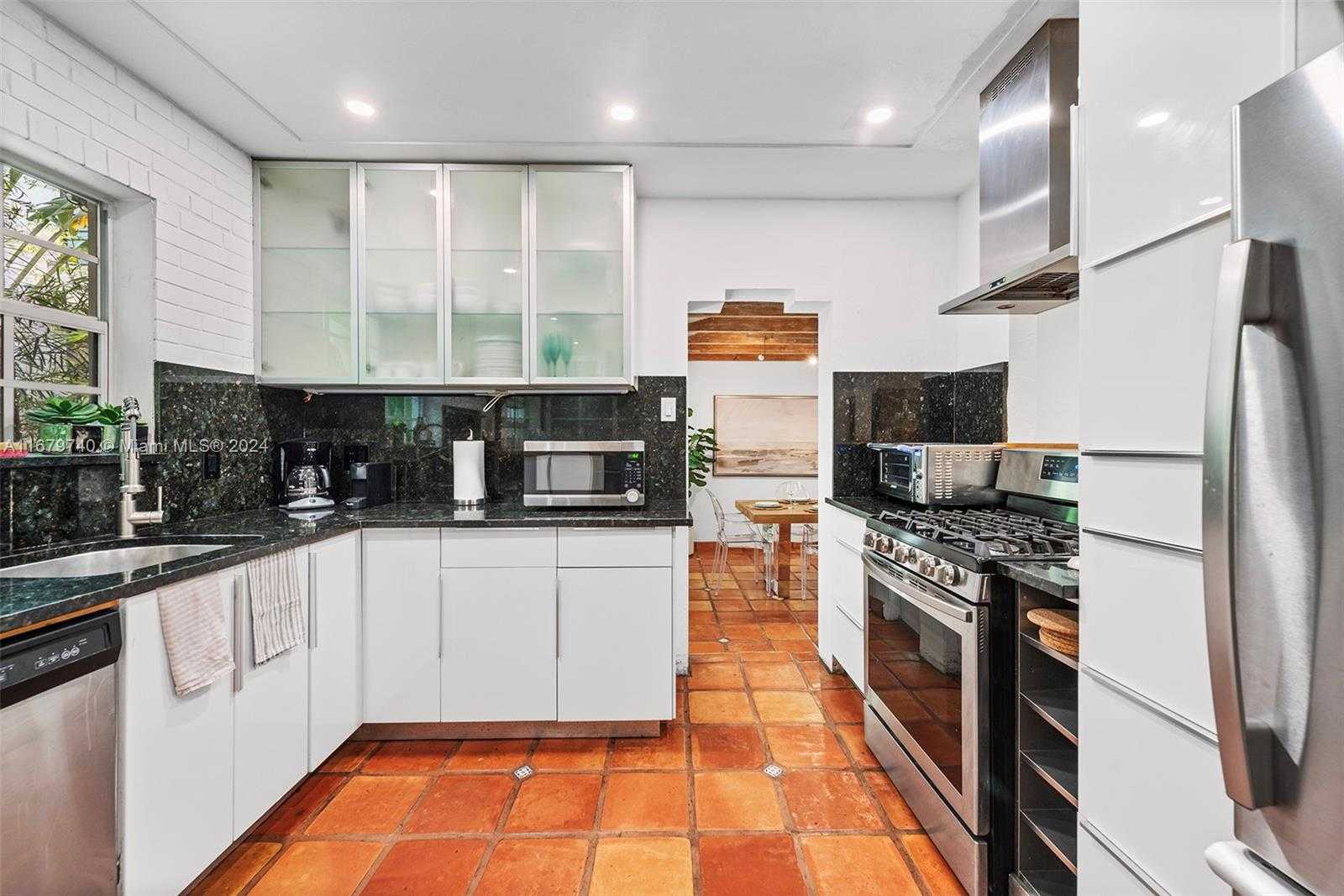 Small Image of 2560 INAGUA AVE, Miami Number 27