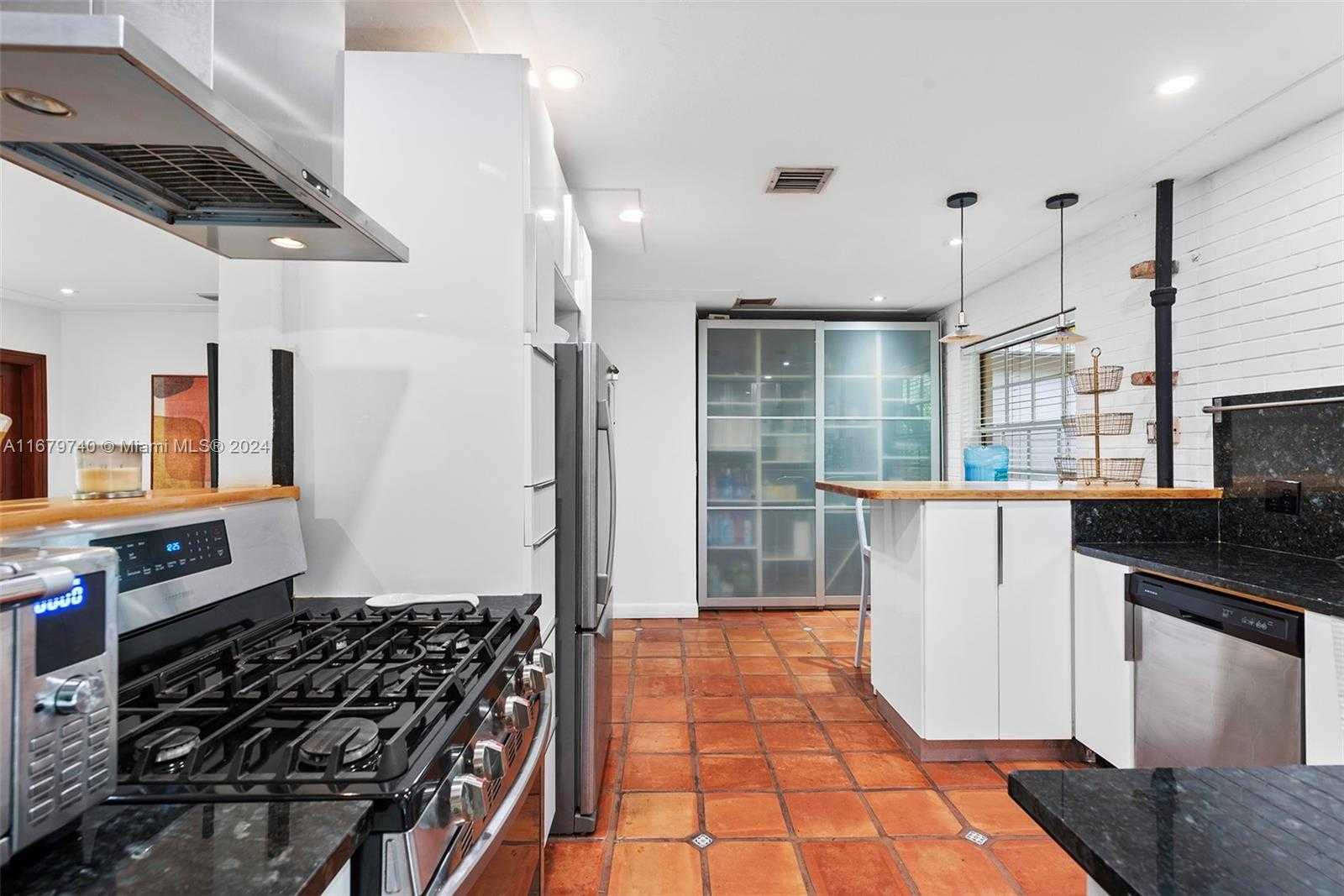 Small Image of 2560 INAGUA AVE, Miami Number 28
