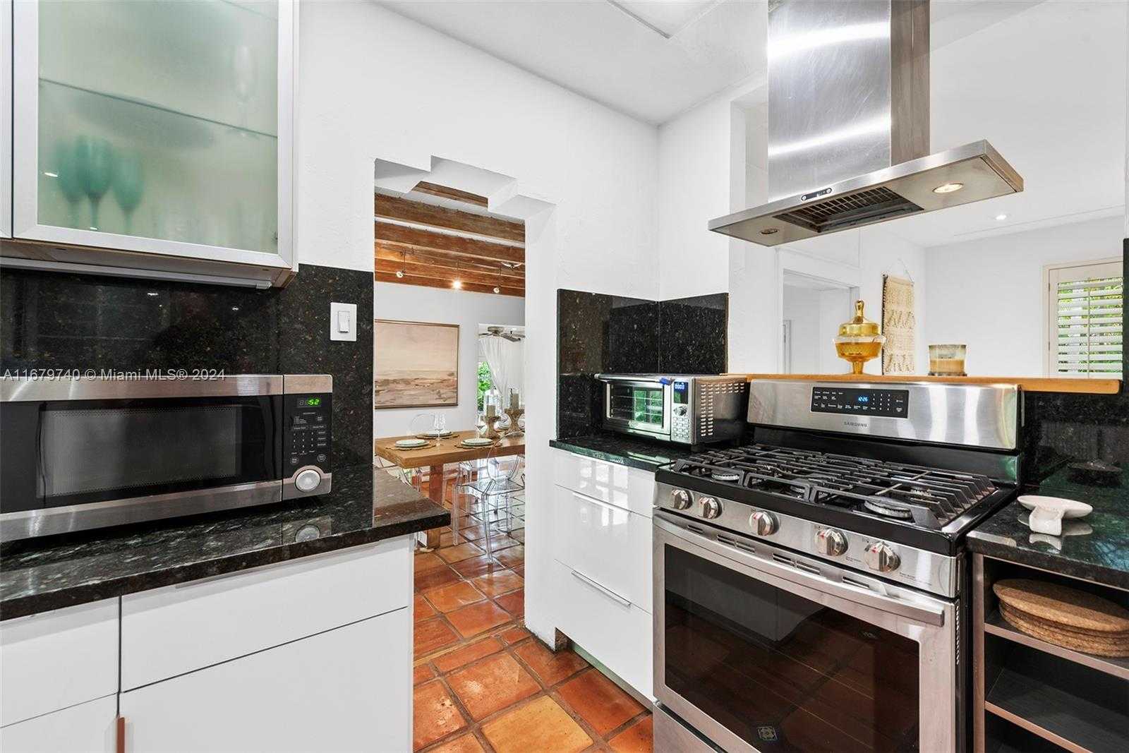 Small Image of 2560 INAGUA AVE, Miami Number 29