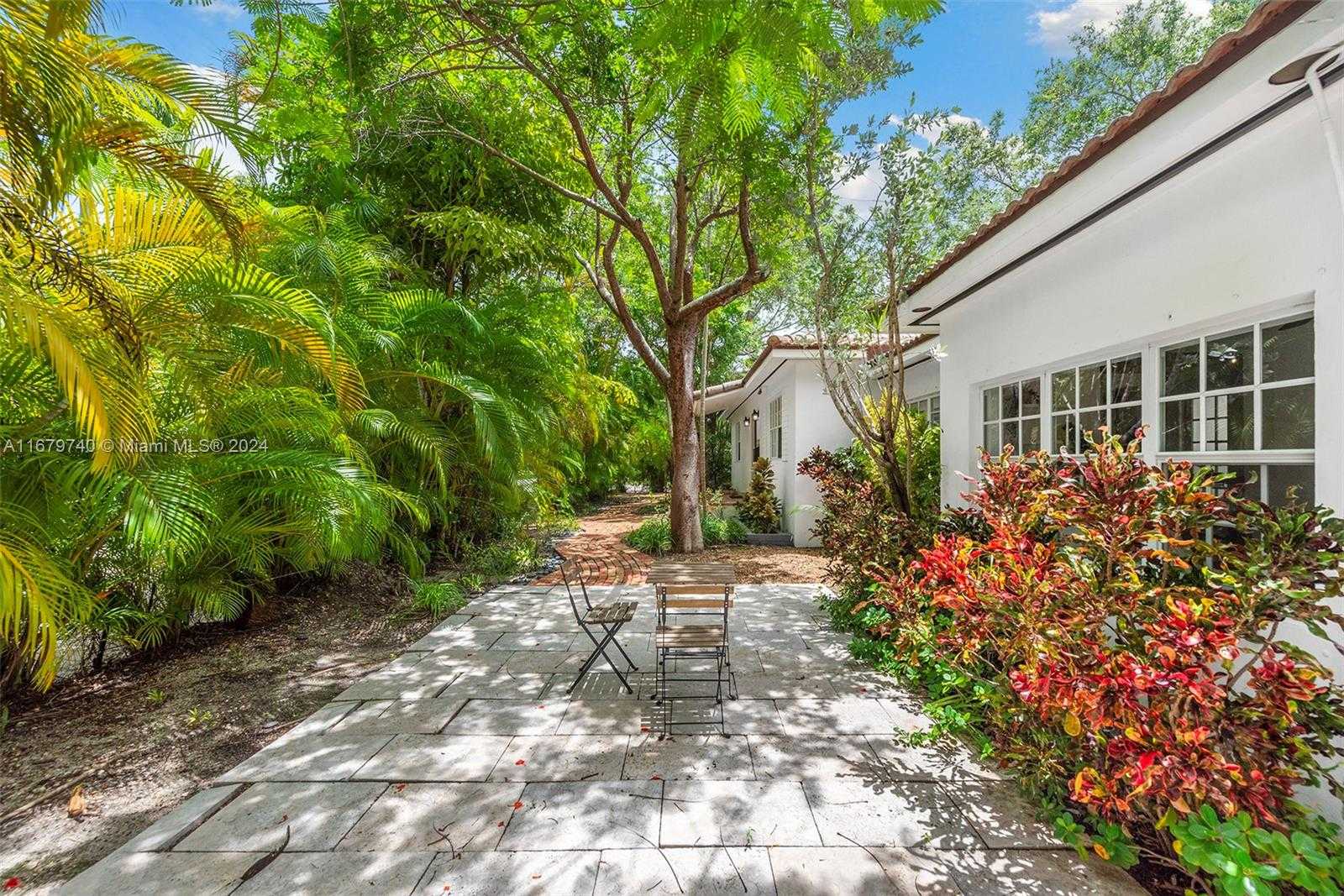 Small Image of 2560 INAGUA AVE, Miami Number 3