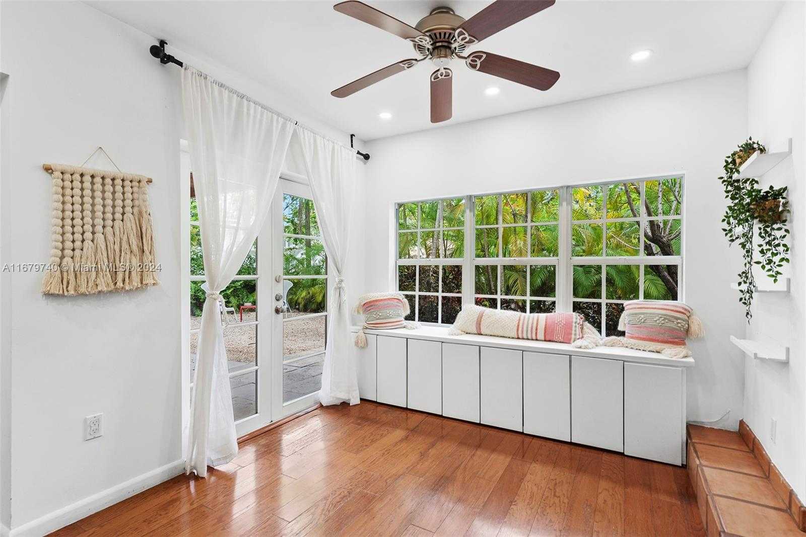 Small Image of 2560 INAGUA AVE, Miami Number 35