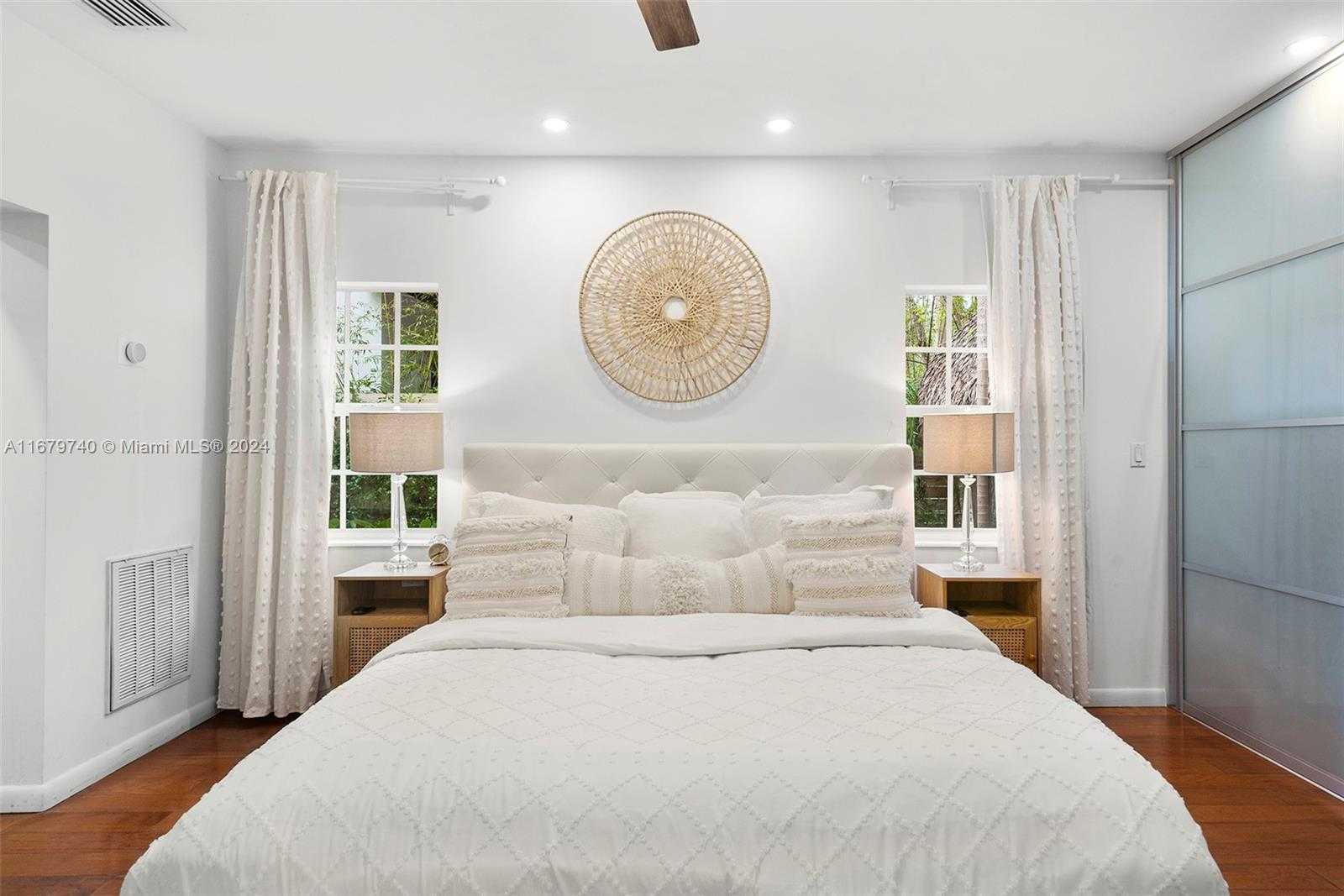 Small Image of 2560 INAGUA AVE, Miami Number 37