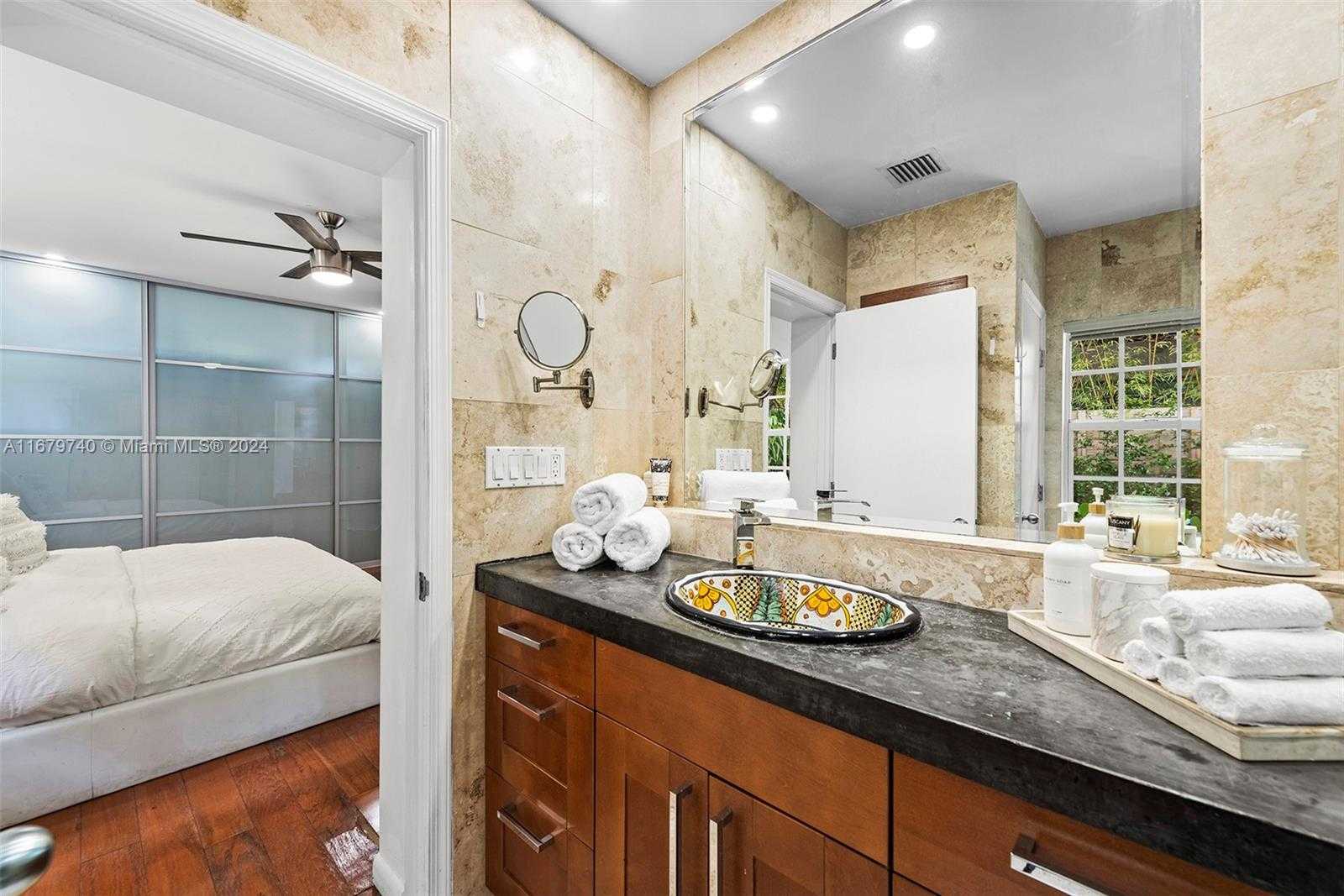Small Image of 2560 INAGUA AVE, Miami Number 39