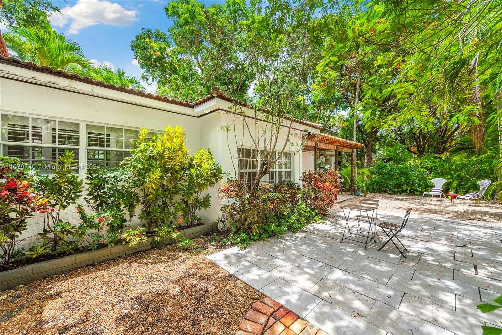 Small Image of 2560 INAGUA AVE, Miami Number 4