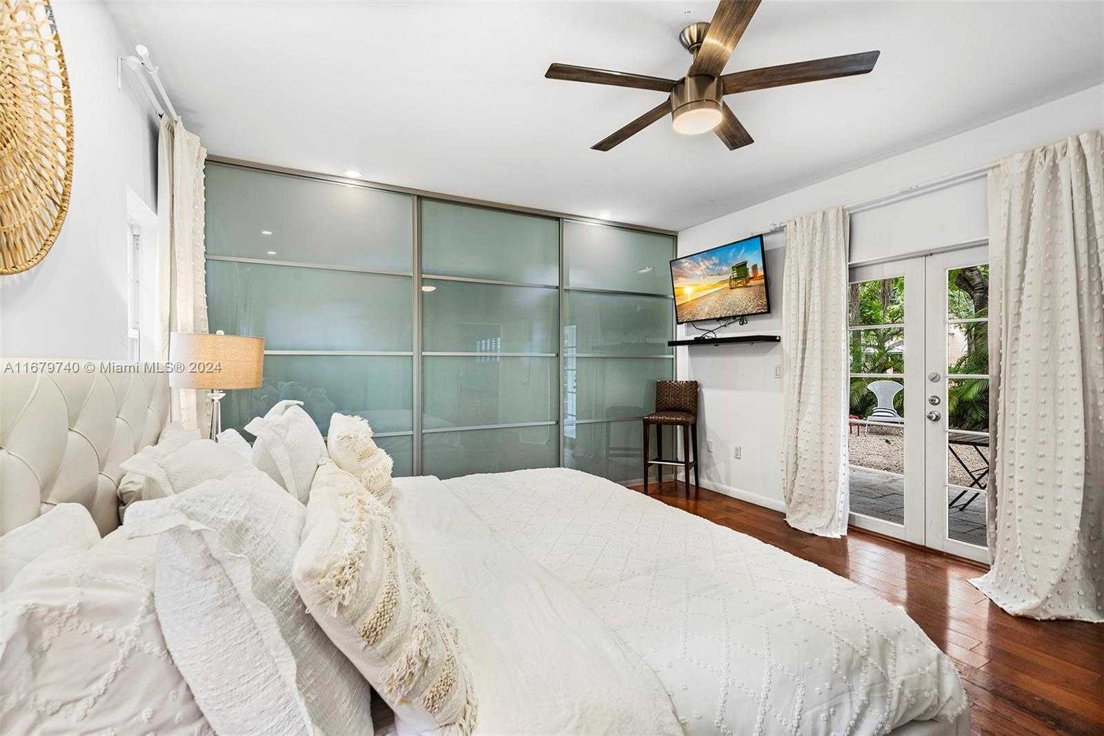 Small Image of 2560 INAGUA AVE, Miami Number 40