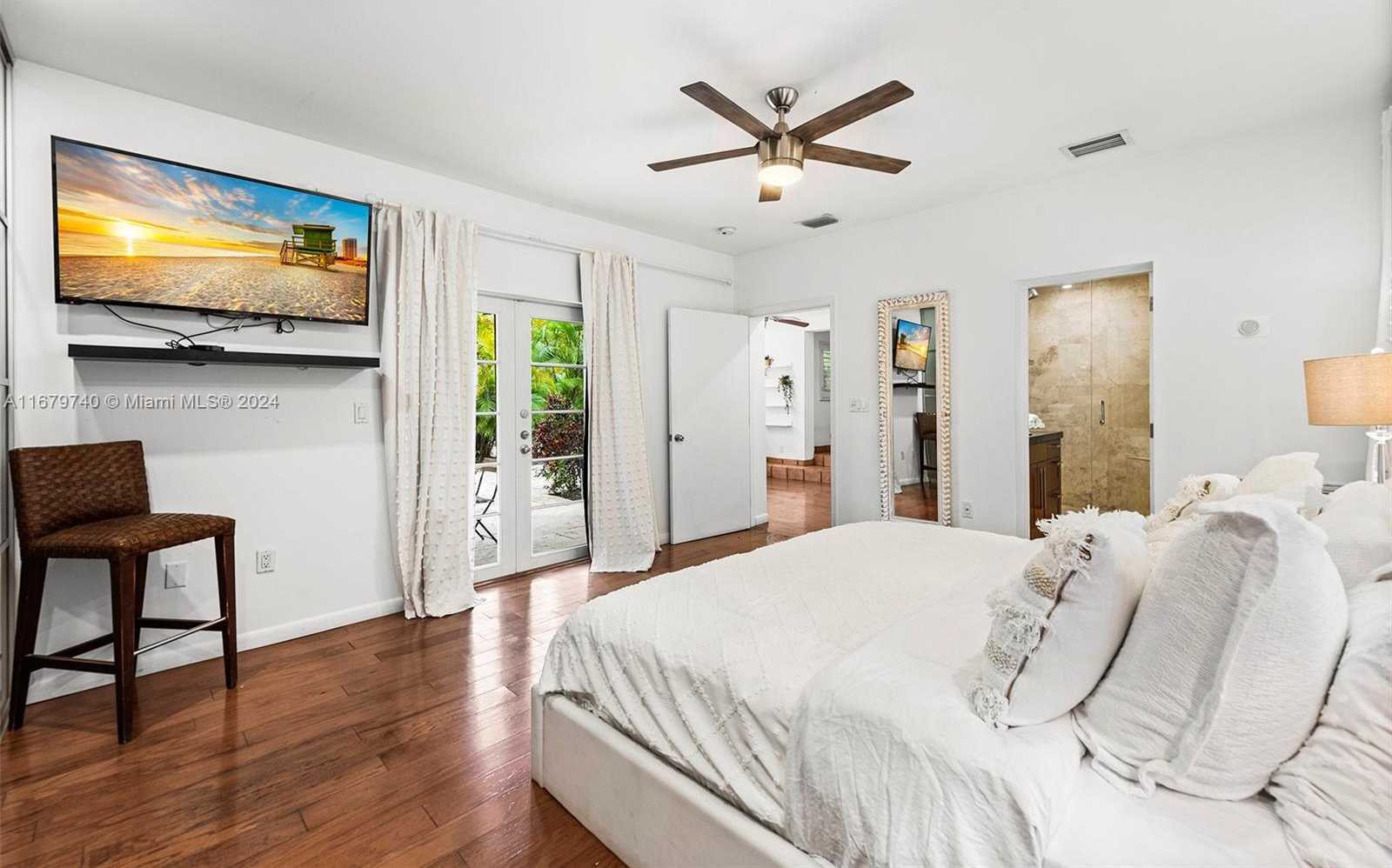 Small Image of 2560 INAGUA AVE, Miami Number 41
