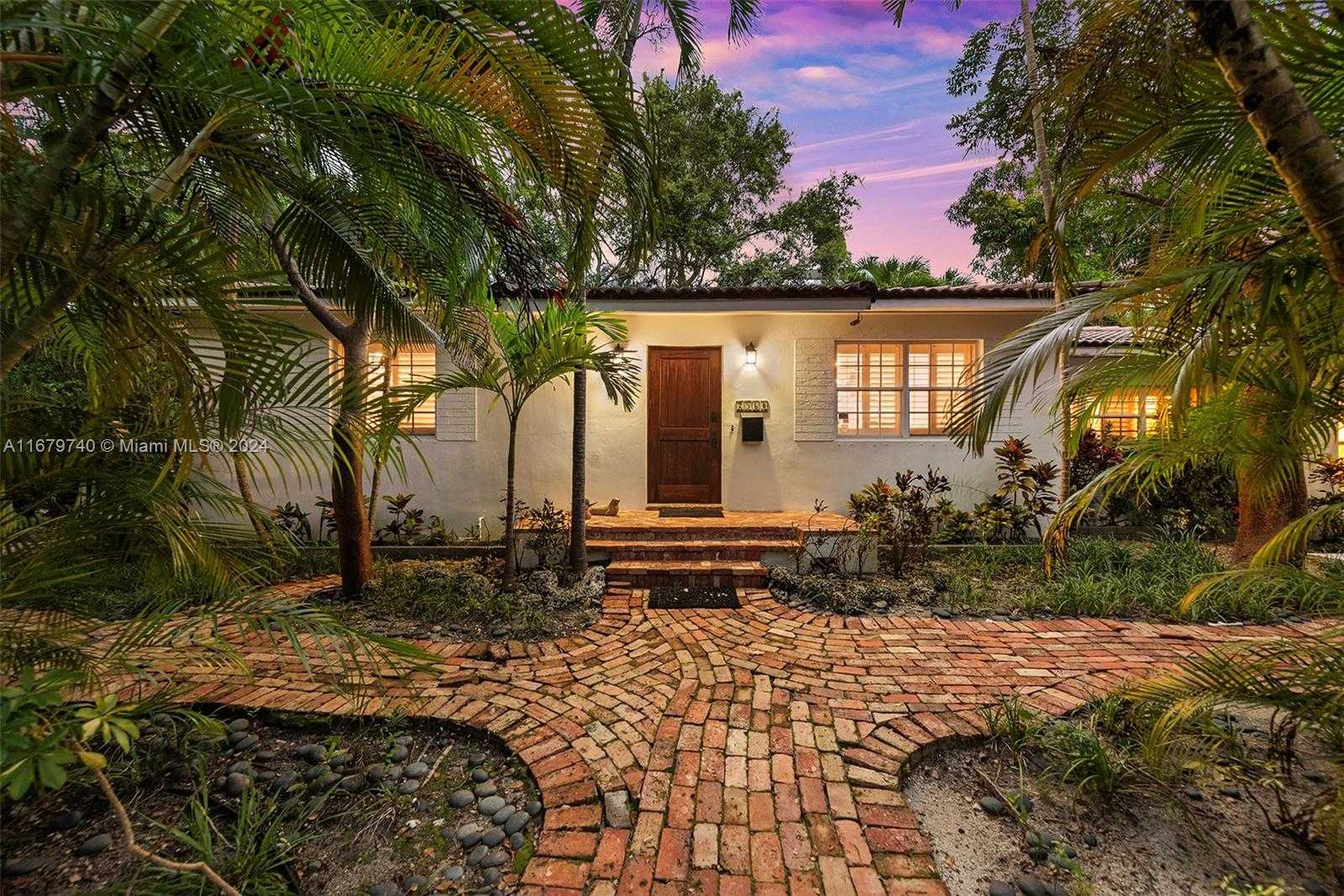 Small Image of 2560 INAGUA AVE, Miami Number 42