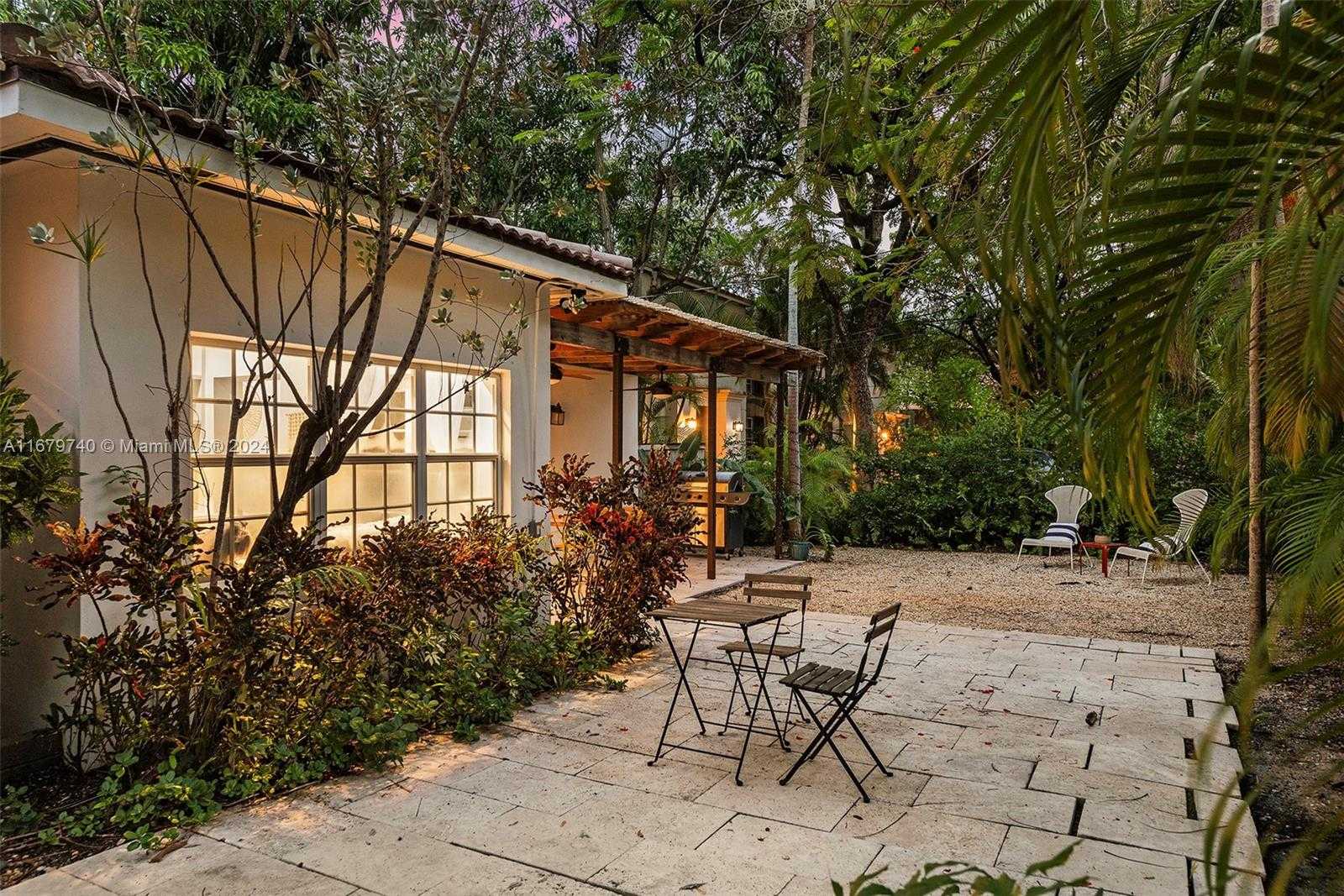 Small Image of 2560 INAGUA AVE, Miami Number 43
