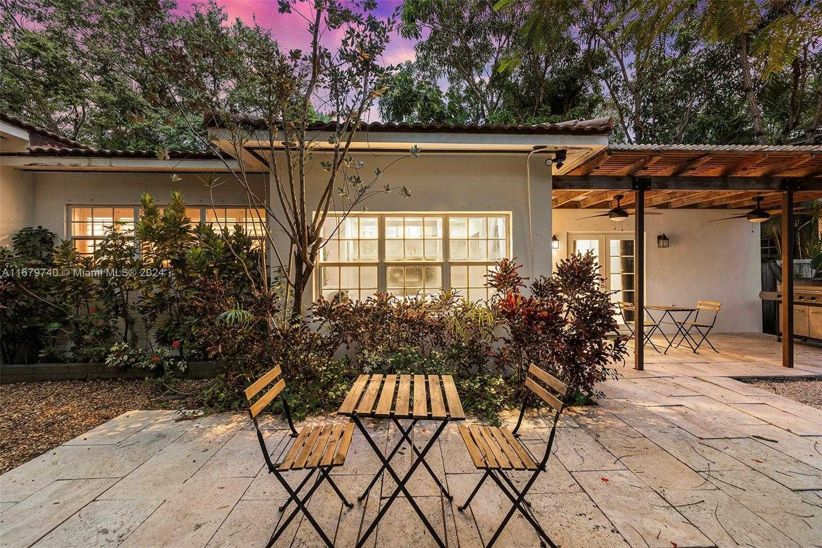 Small Image of 2560 INAGUA AVE, Miami Number 45