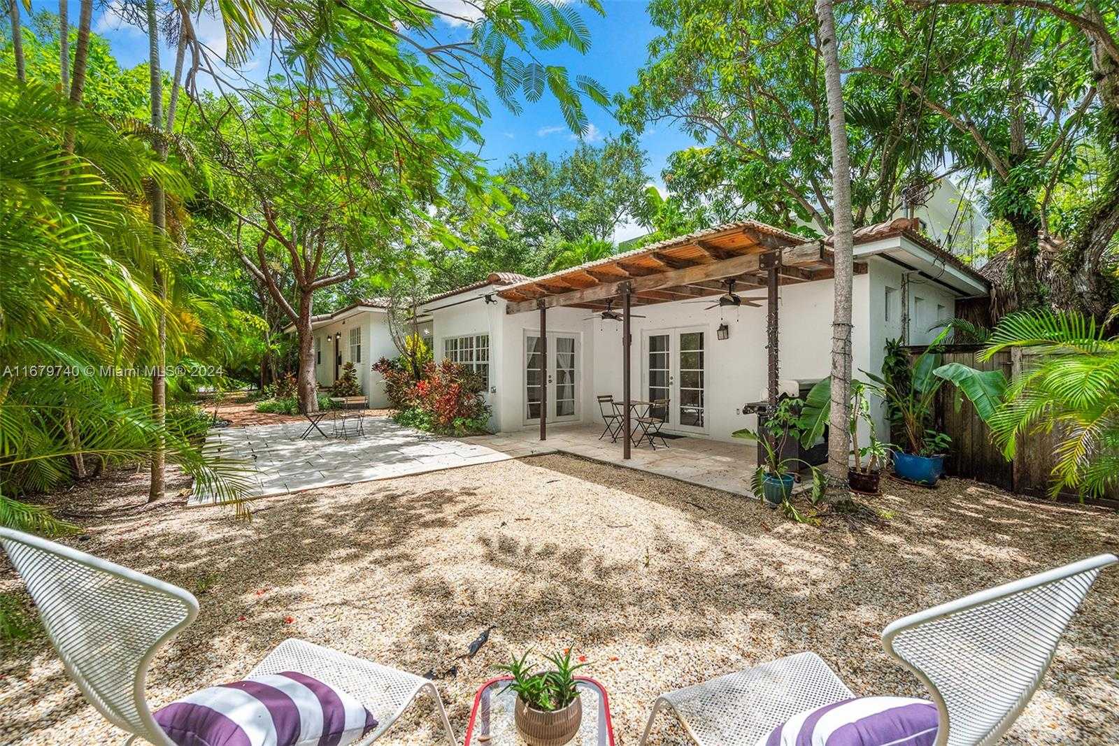 Small Image of 2560 INAGUA AVE, Miami Number 5