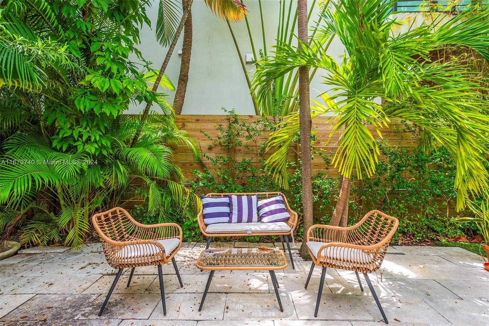Small Image of 2560 INAGUA AVE, Miami Number 8