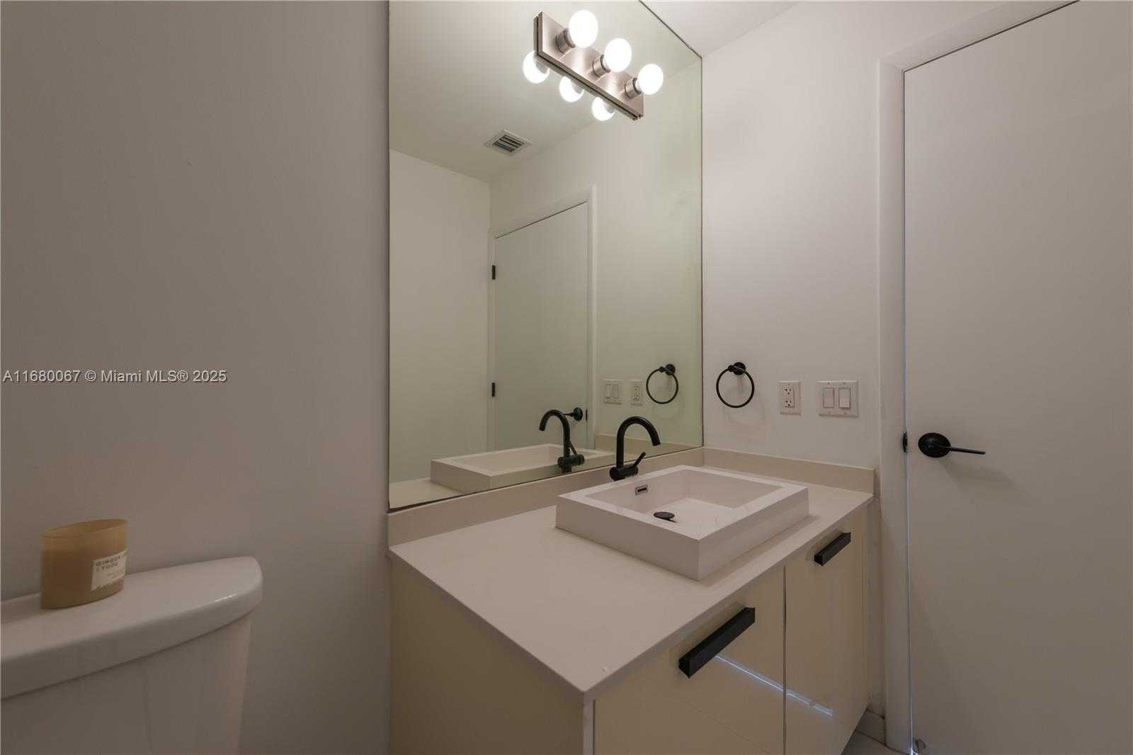 Small Image of 151 SOUTH EAST 1ST ST #2205, Miami Number 22