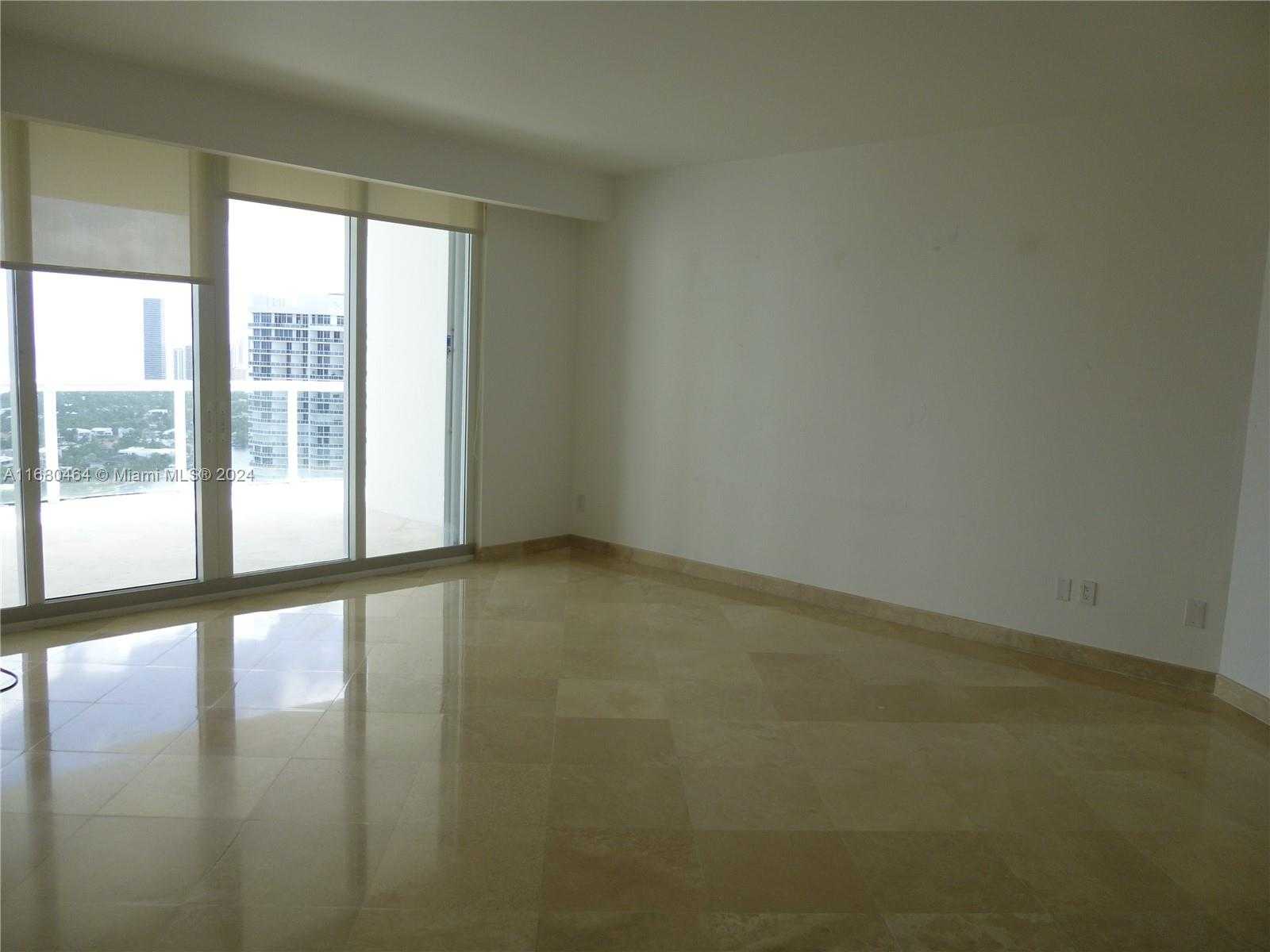 Small Image of 21050 #2906, Aventura Number 10