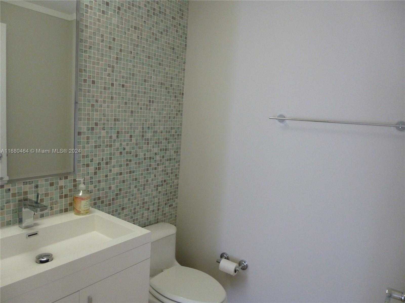 Small Image of 21050 #2906, Aventura Number 11