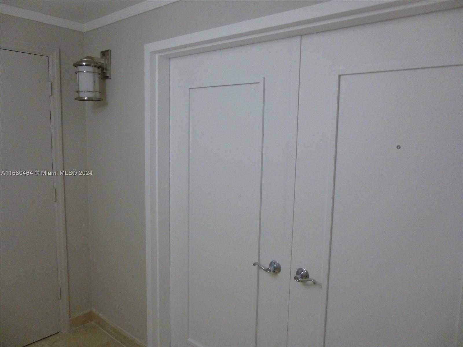 Small Image of 21050 #2906, Aventura Number 12