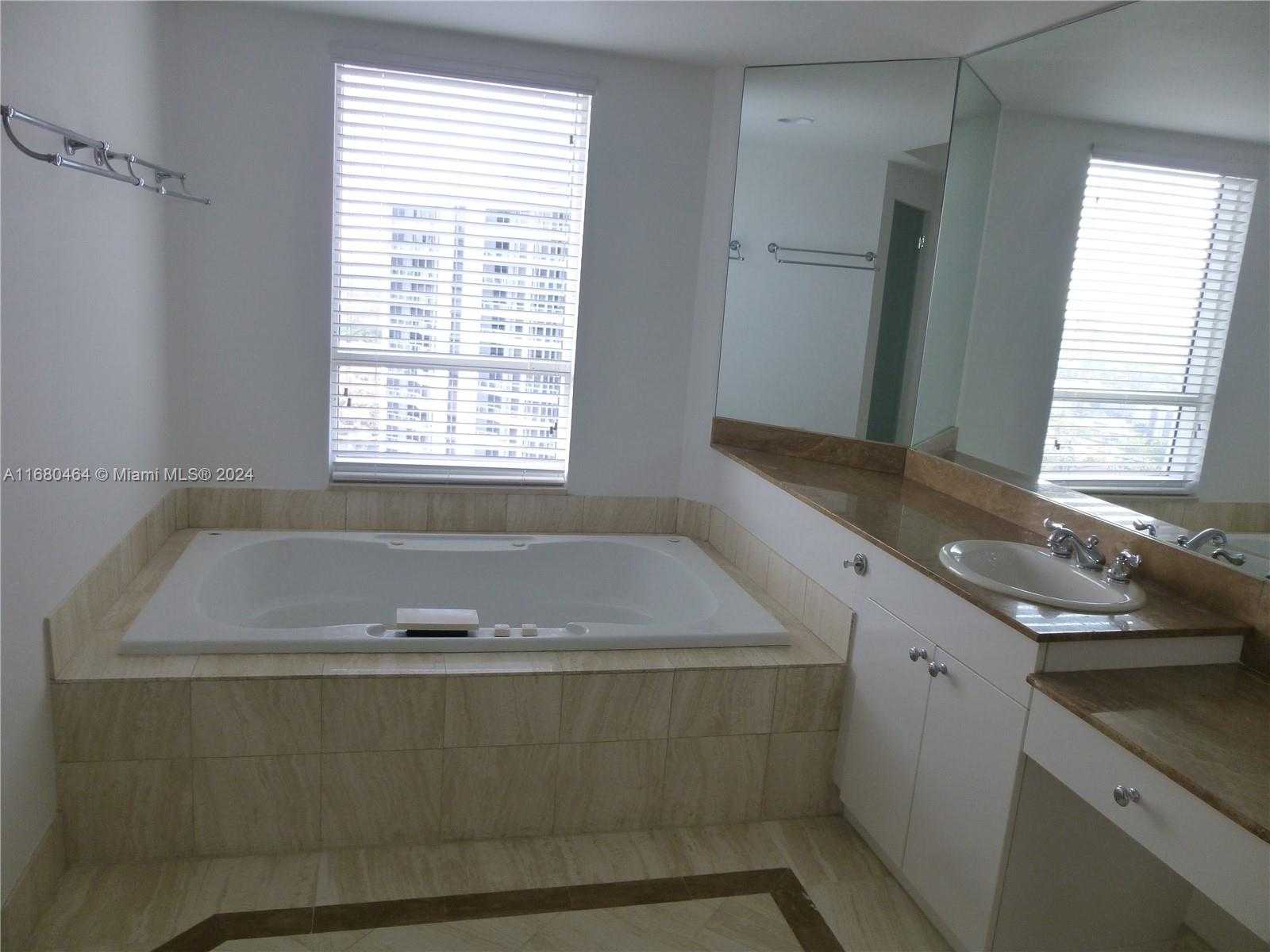 Small Image of 21050 #2906, Aventura Number 21
