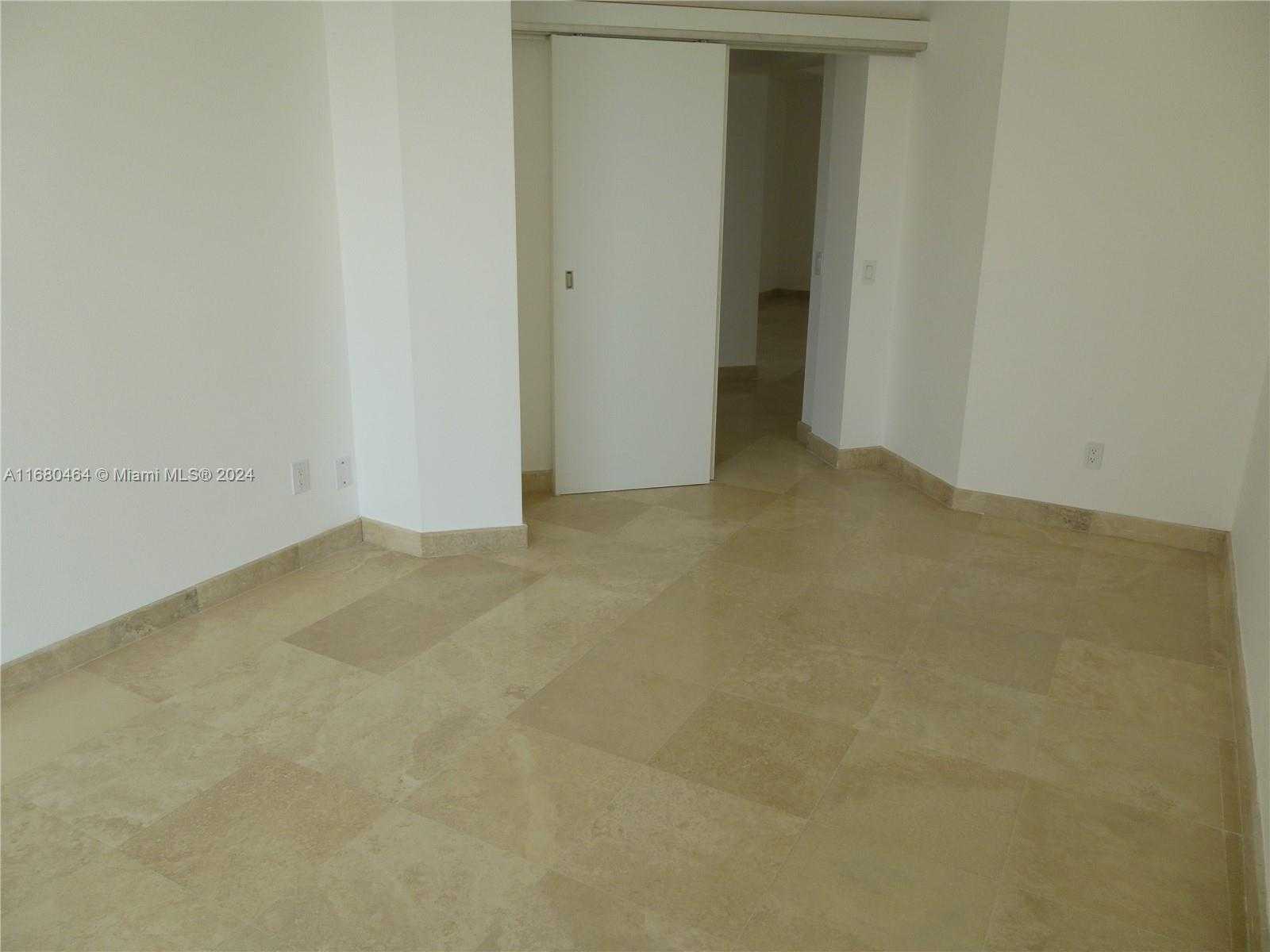Small Image of 21050 #2906, Aventura Number 24