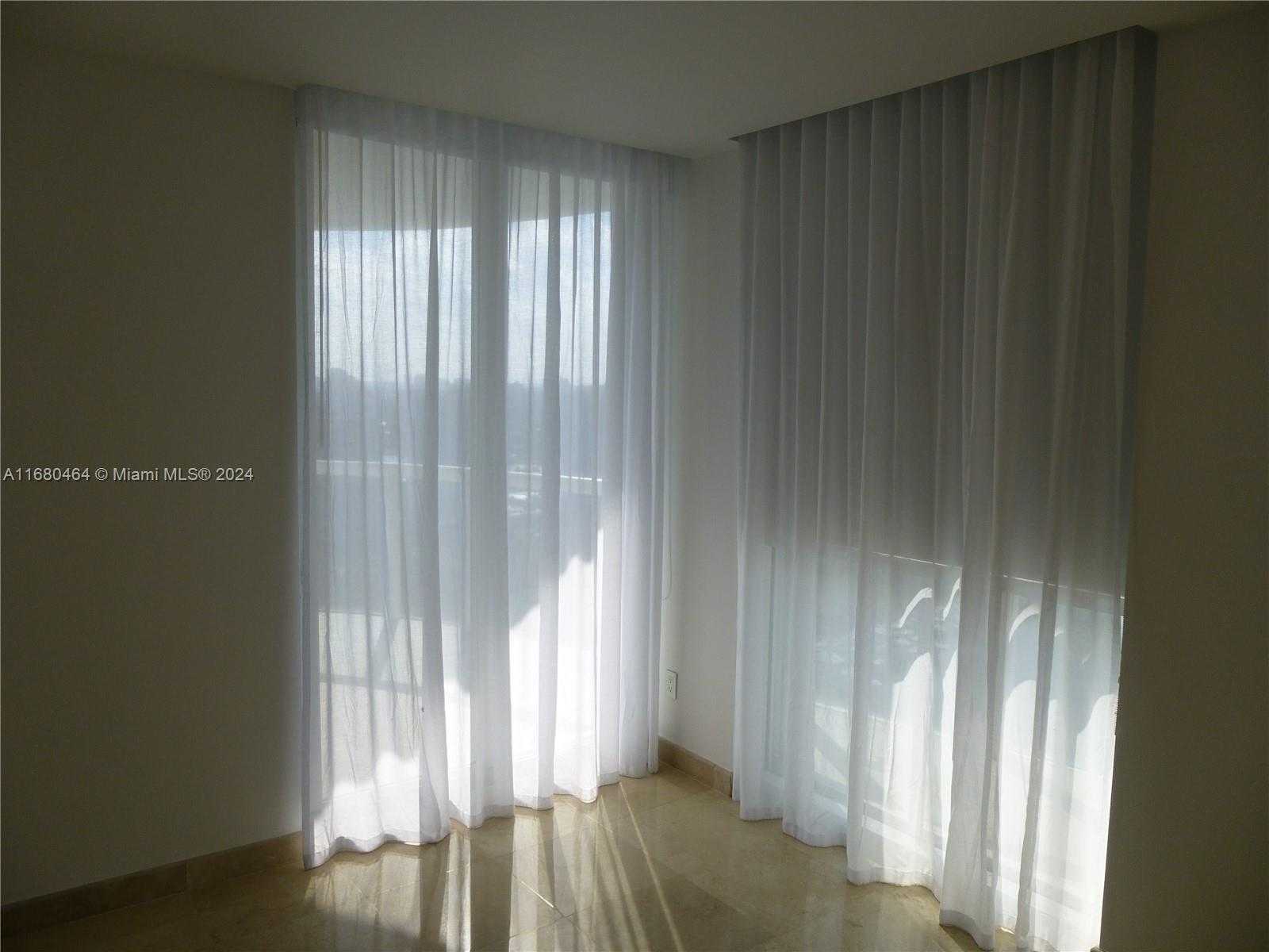 Small Image of 21050 #2906, Aventura Number 26