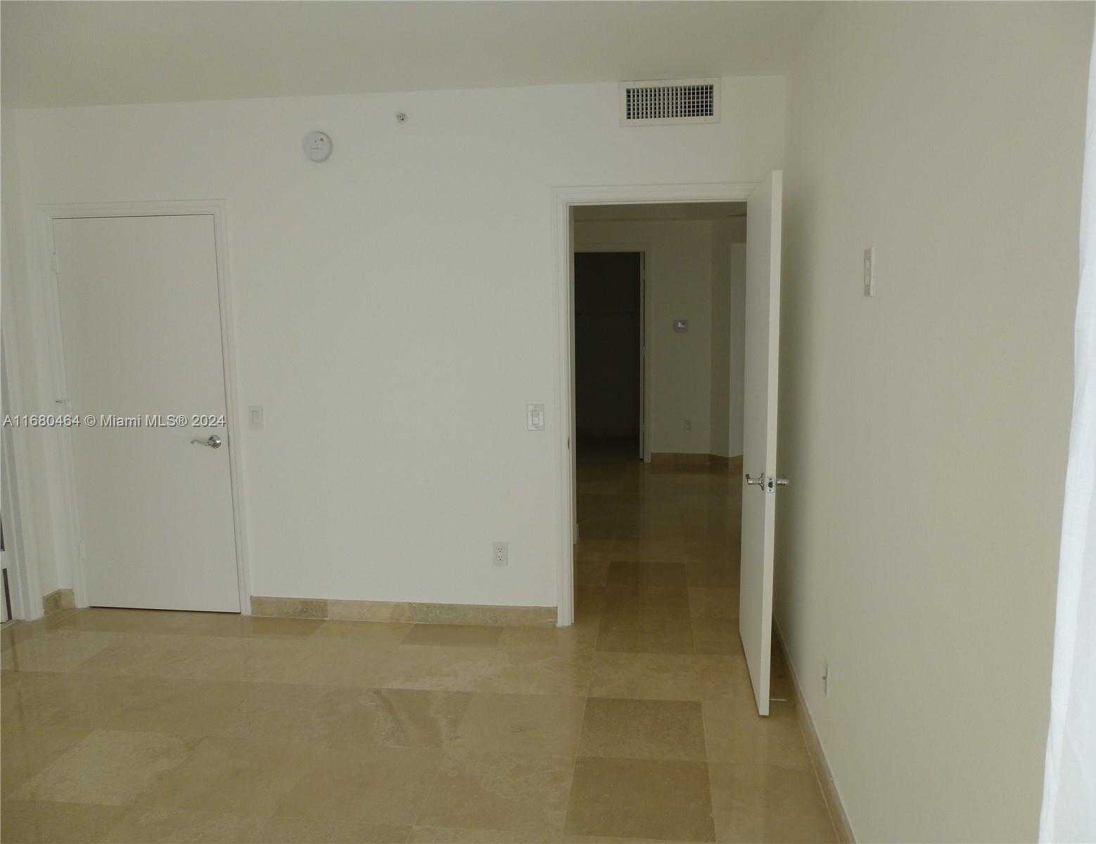 Small Image of 21050 #2906, Aventura Number 27