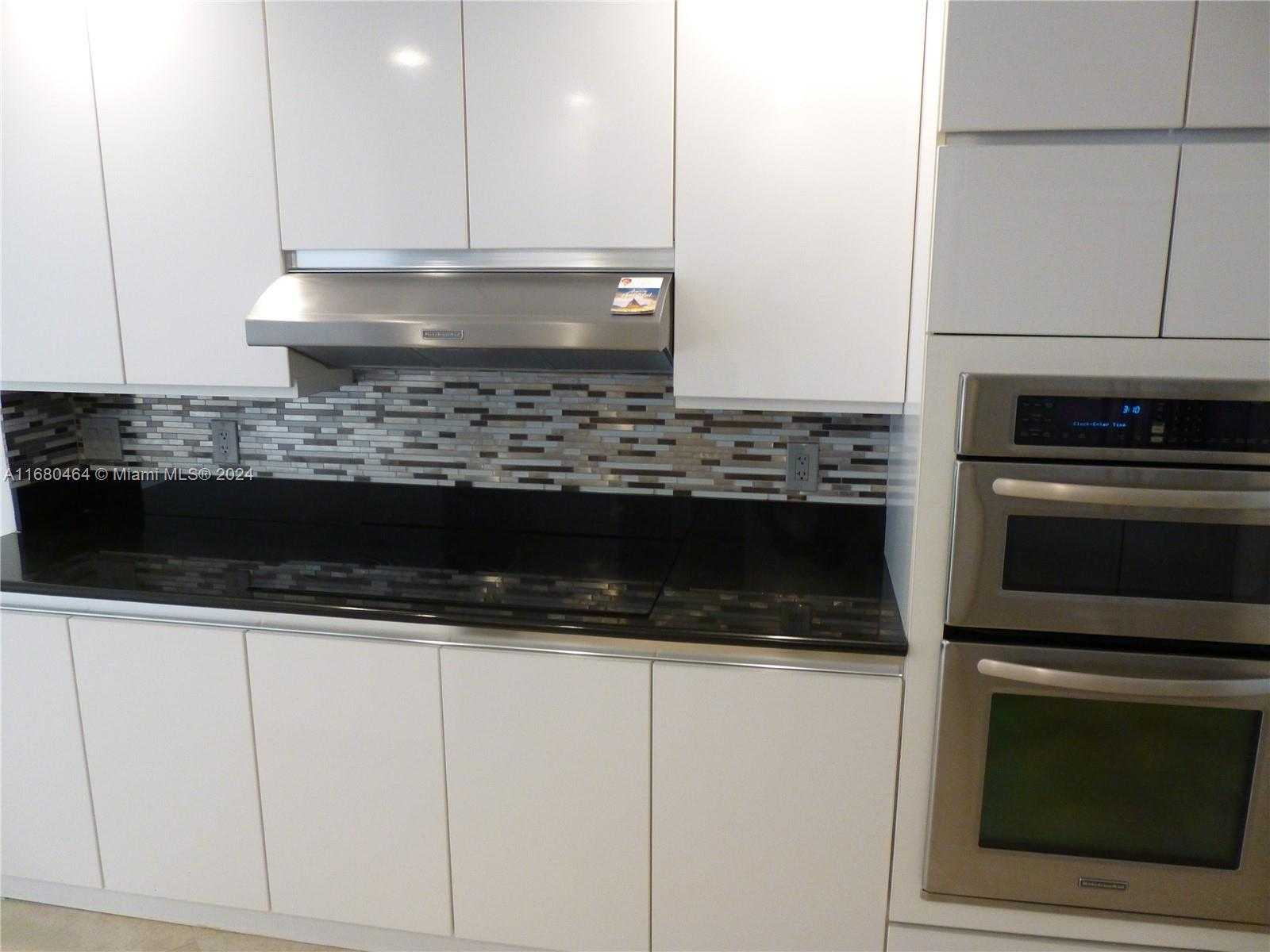 Small Image of 21050 #2906, Aventura Number 32