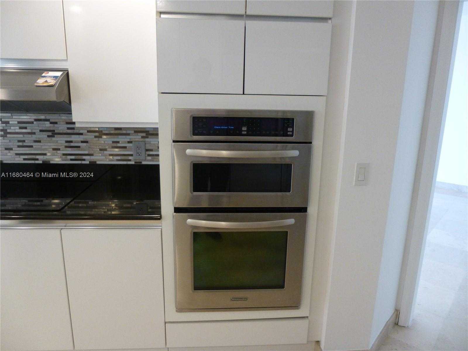 Small Image of 21050 #2906, Aventura Number 33