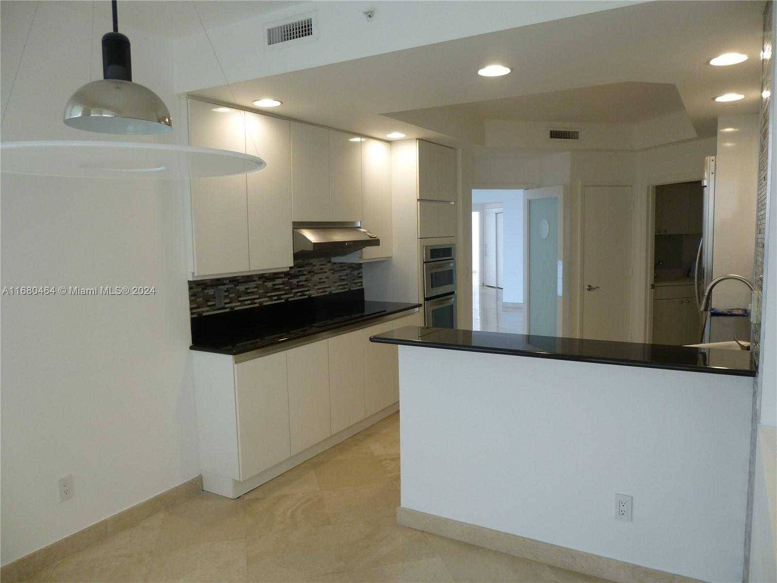 Small Image of 21050 #2906, Aventura Number 34