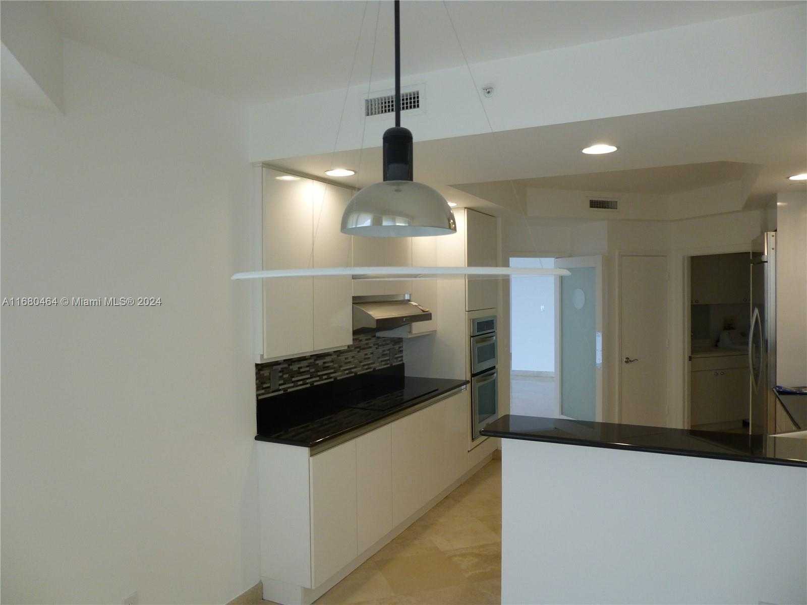 Small Image of 21050 #2906, Aventura Number 35