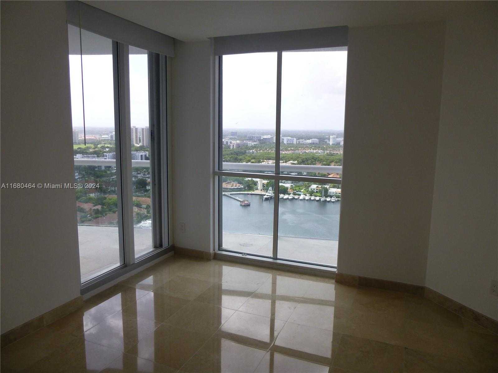 Small Image of 21050 #2906, Aventura Number 5
