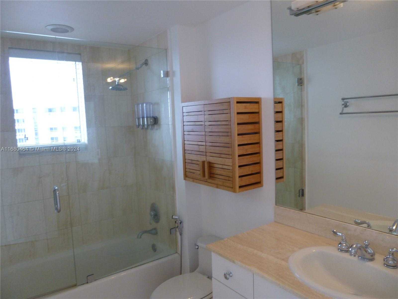 Small Image of 21050 #2906, Aventura Number 8