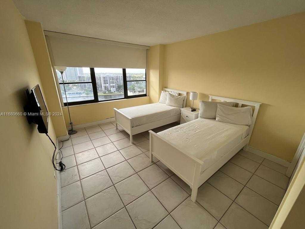 Small Image of 3505 #1405, Hollywood Number 11