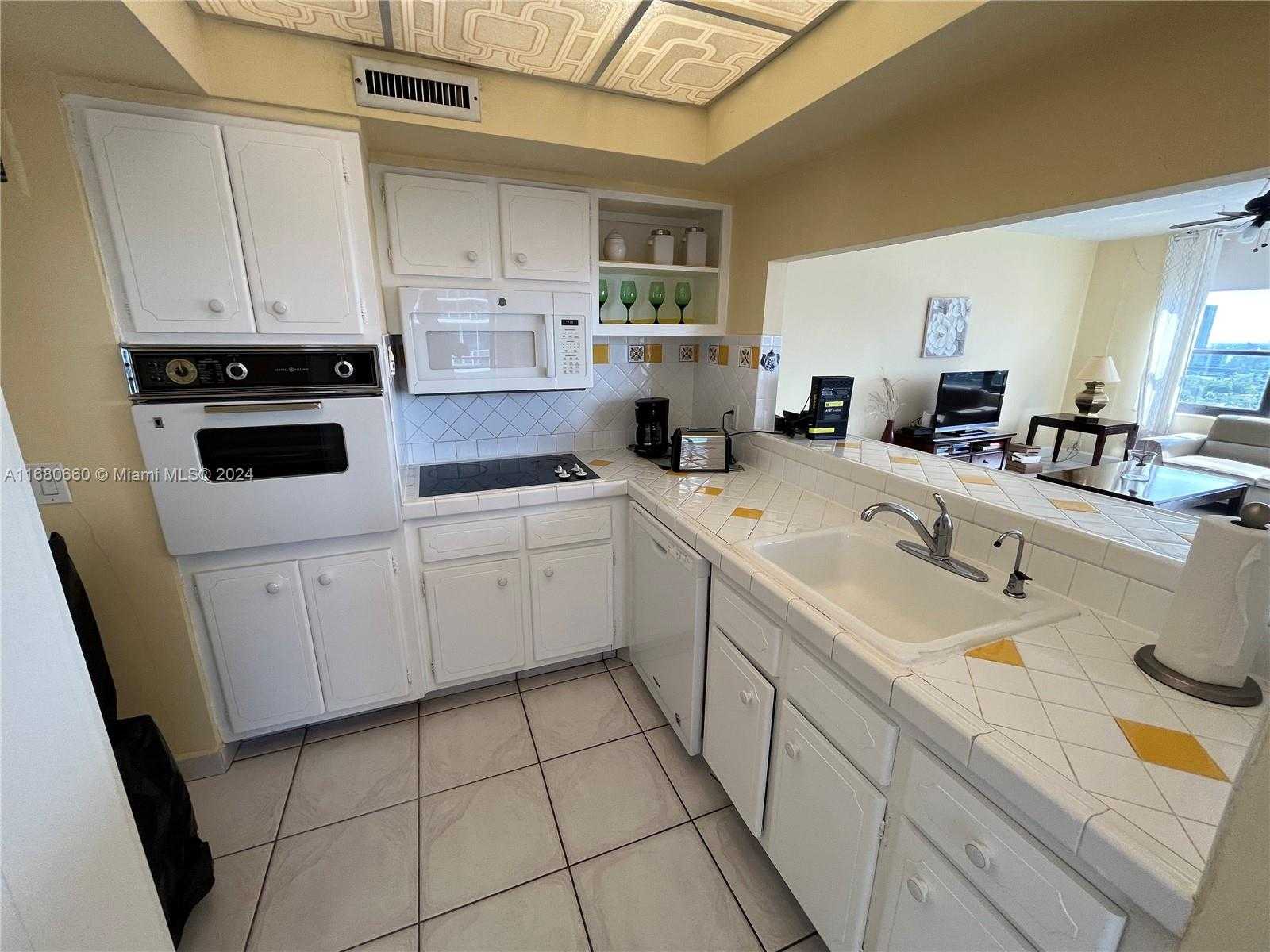 Small Image of 3505 #1405, Hollywood Number 14