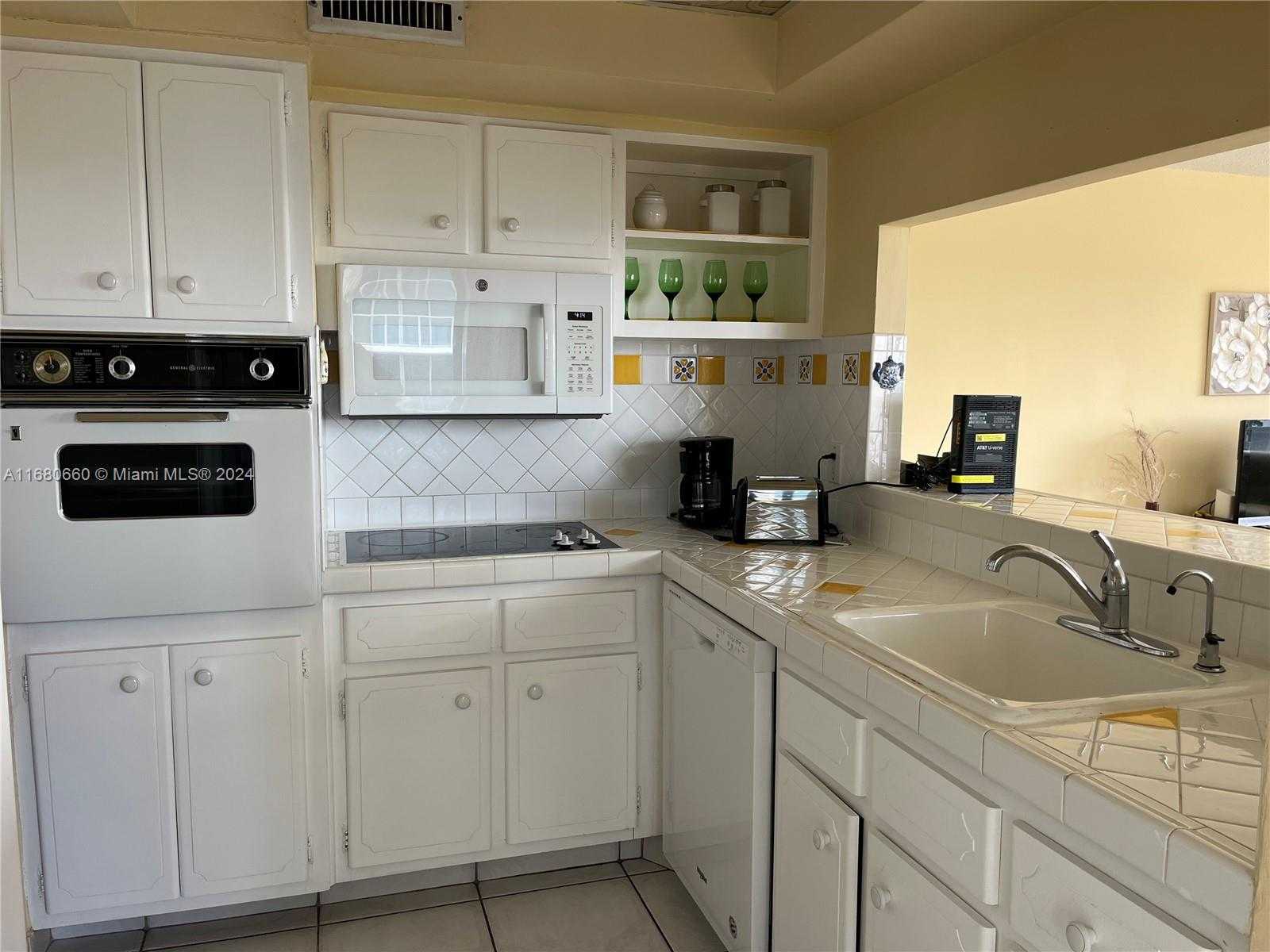 Small Image of 3505 #1405, Hollywood Number 15