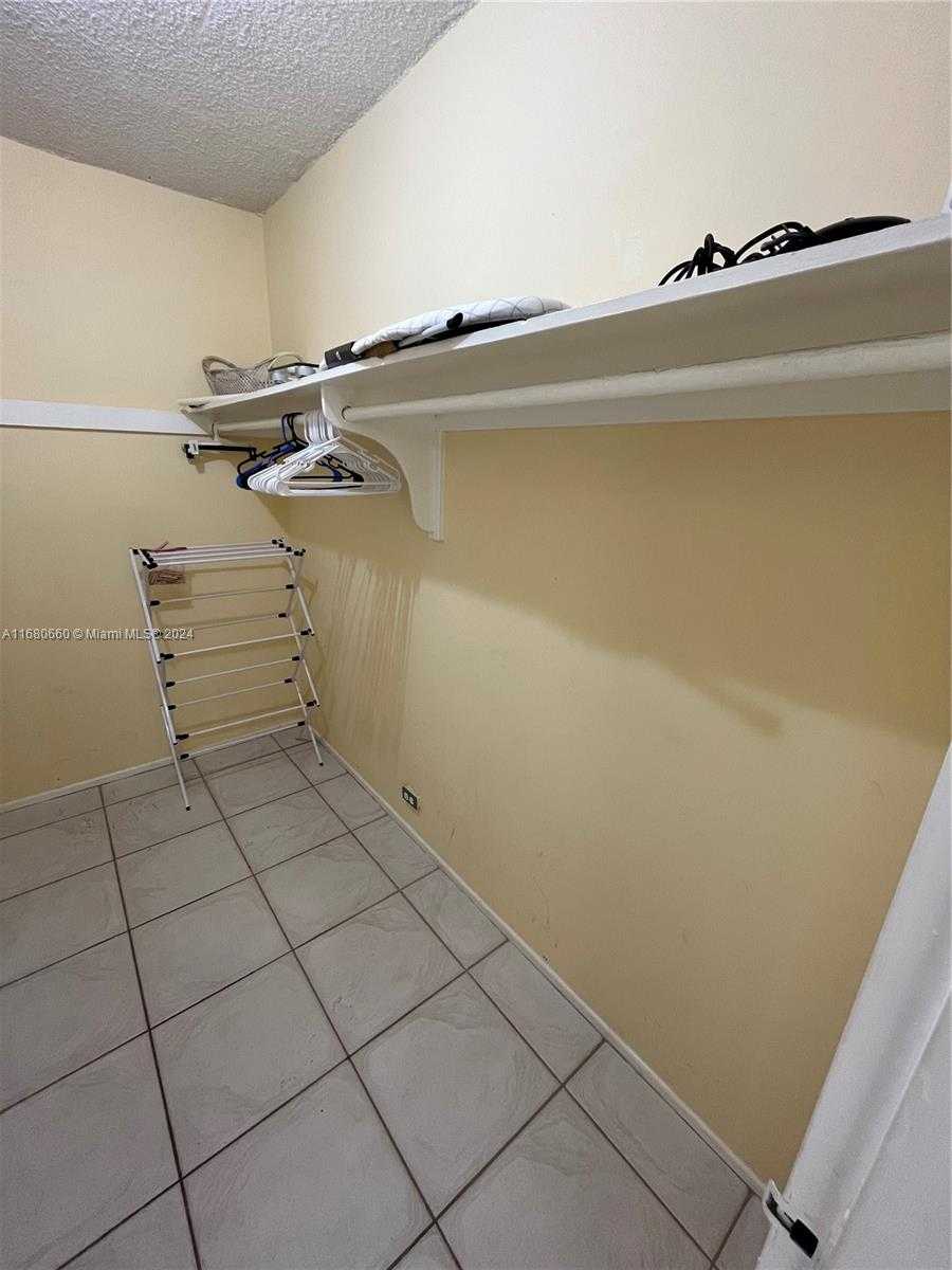 Small Image of 3505 #1405, Hollywood Number 7