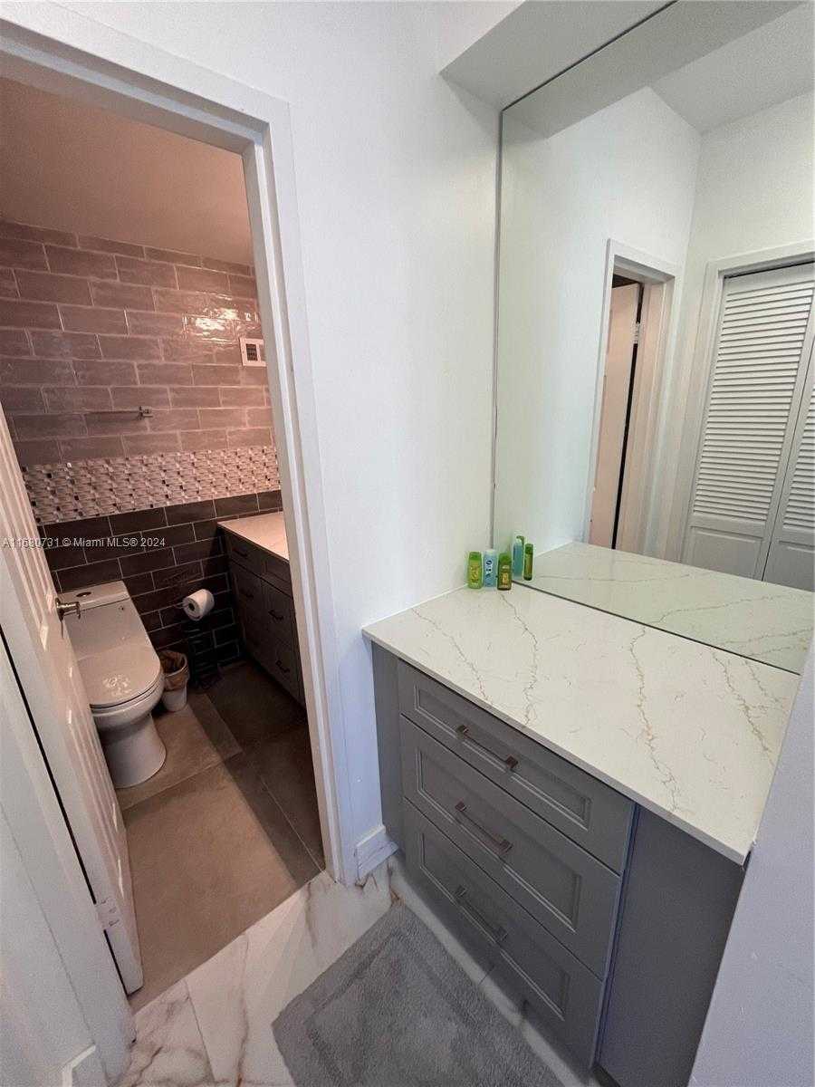 Small Image of 3505 #1004, Hollywood Number 13