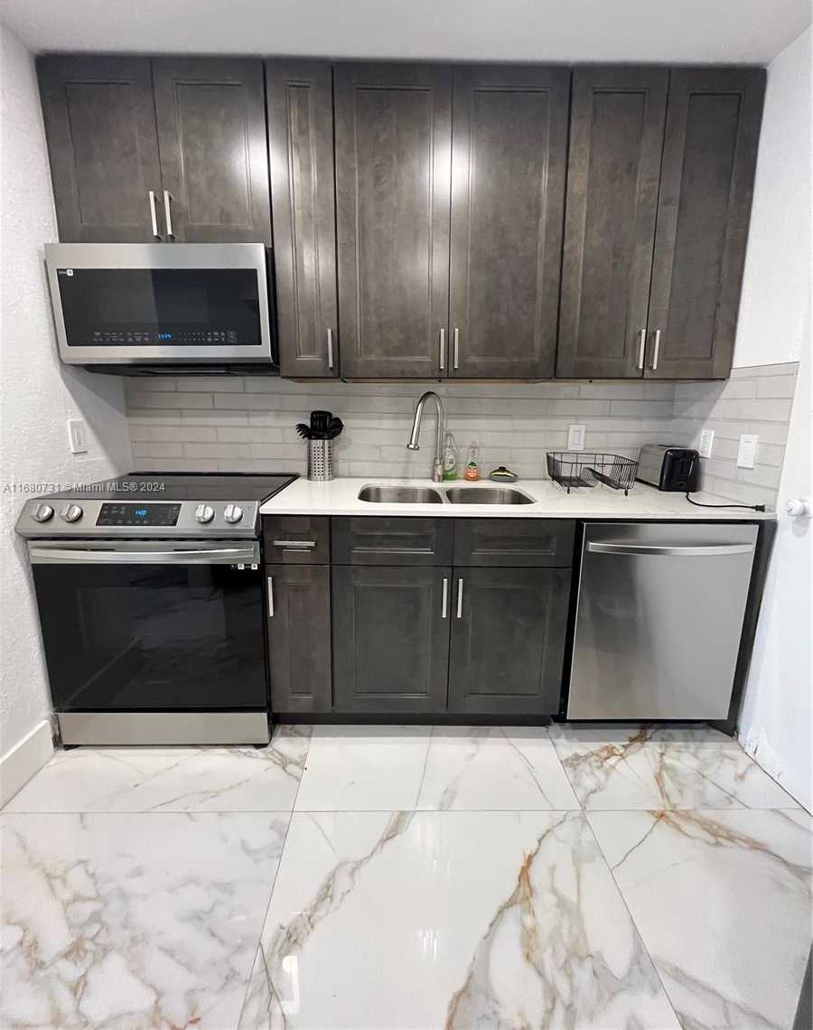 Small Image of 3505 #1004, Hollywood Number 5