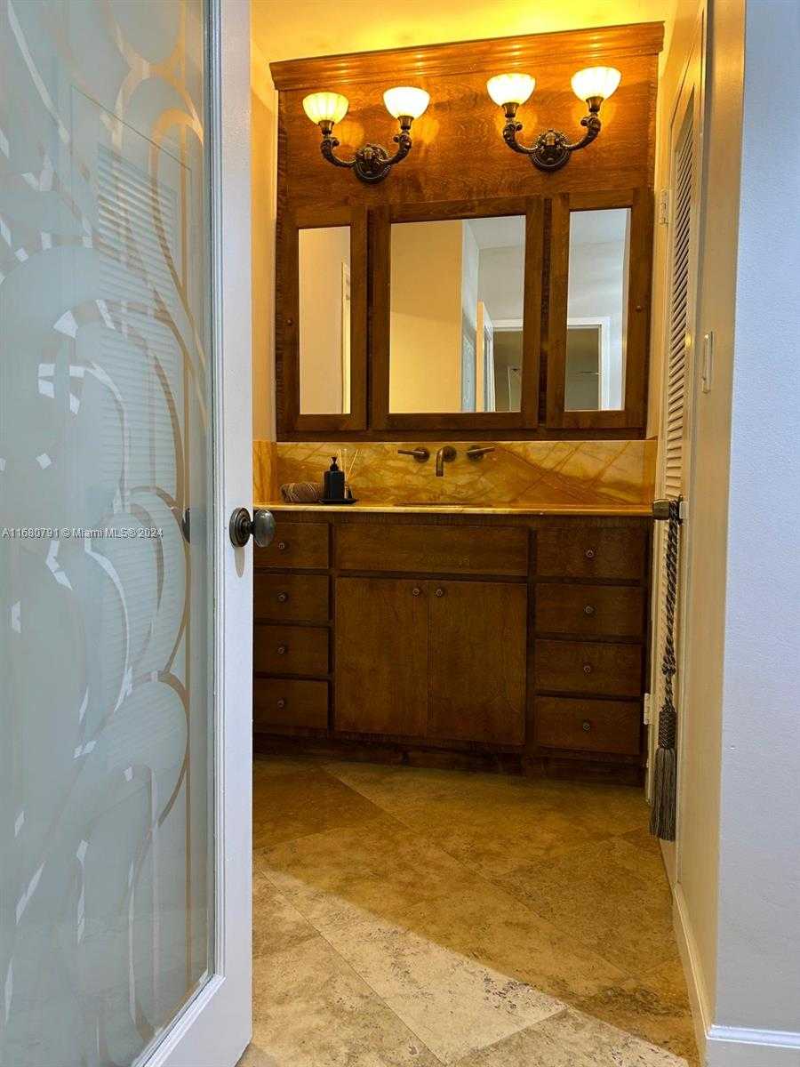 Small Image of 100 LINCOLN RD #608, Miami Beach Number 16