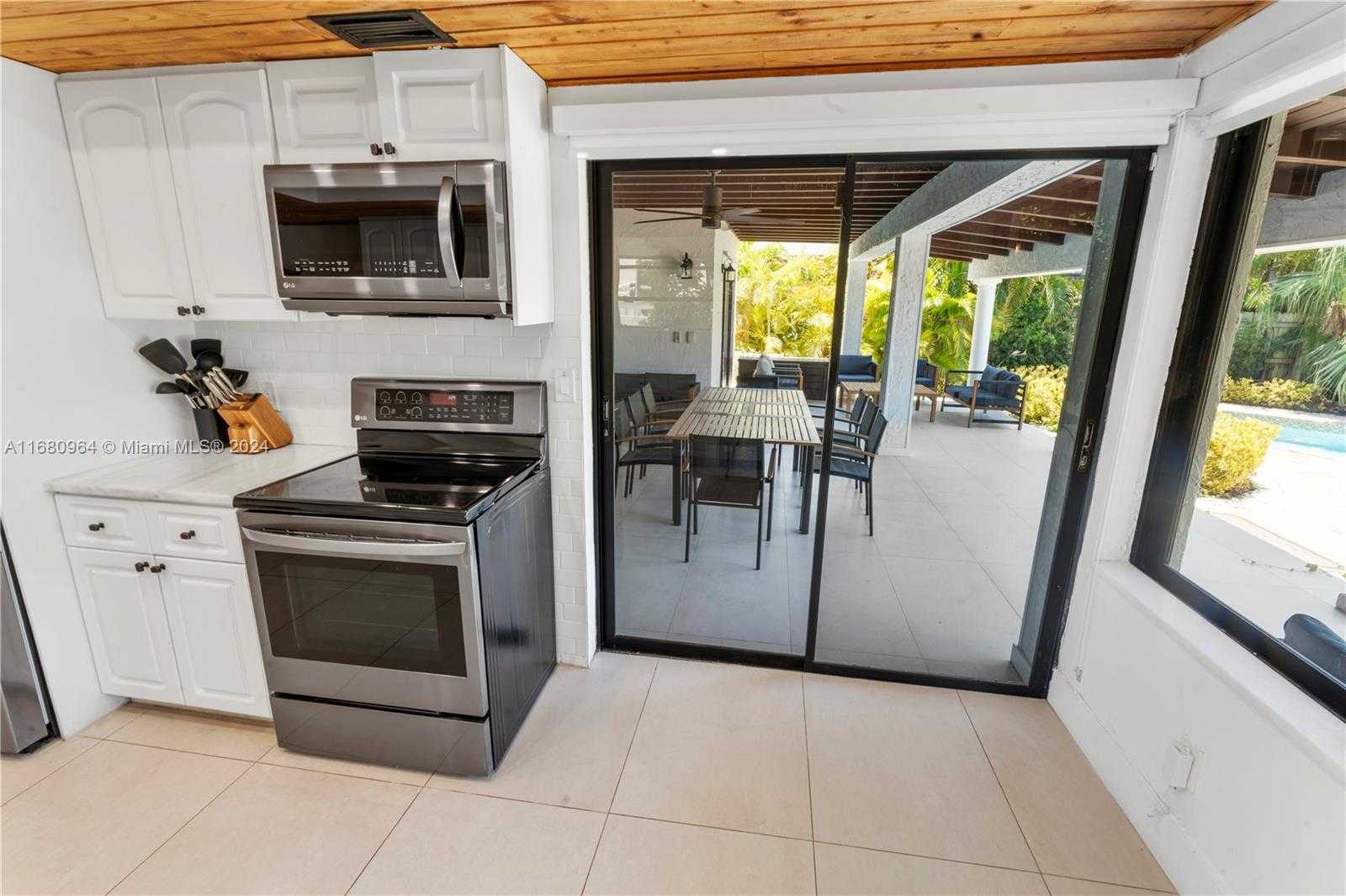 Small Image of 7536 WEST TREASURE DR, North Bay Village Number 10